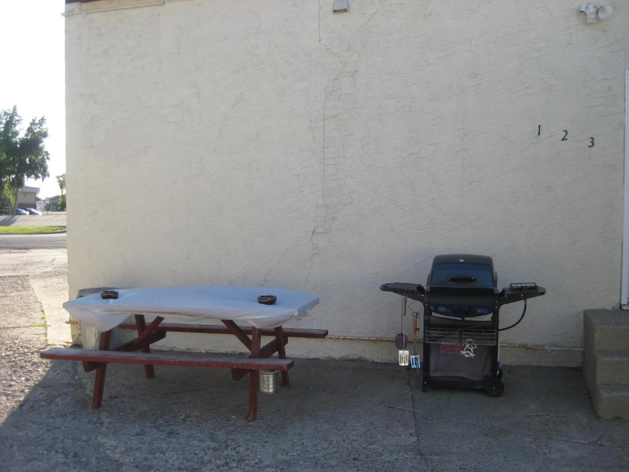 BBQ facilities in Hat Motel