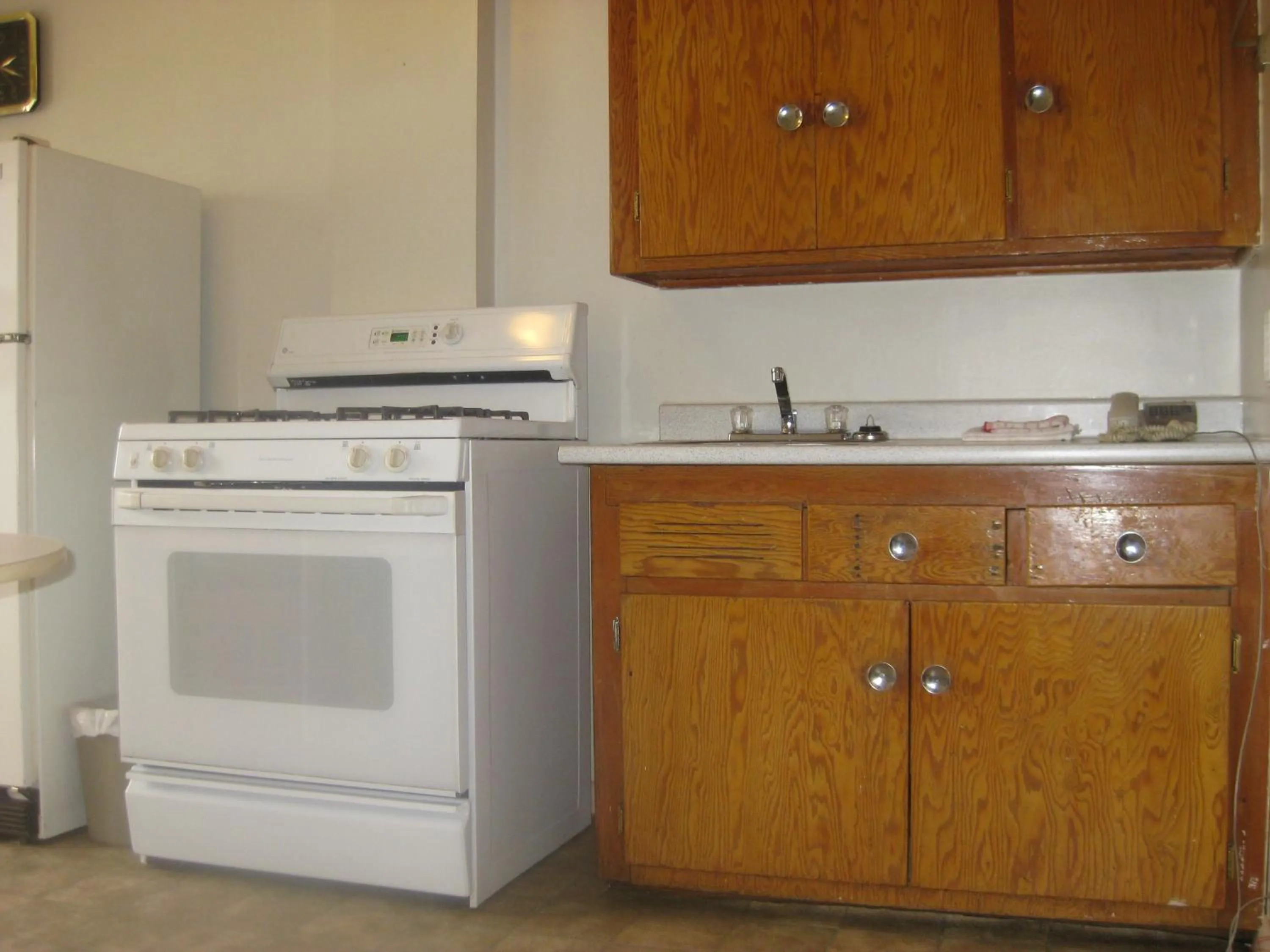 Kitchen or kitchenette in Hat Motel