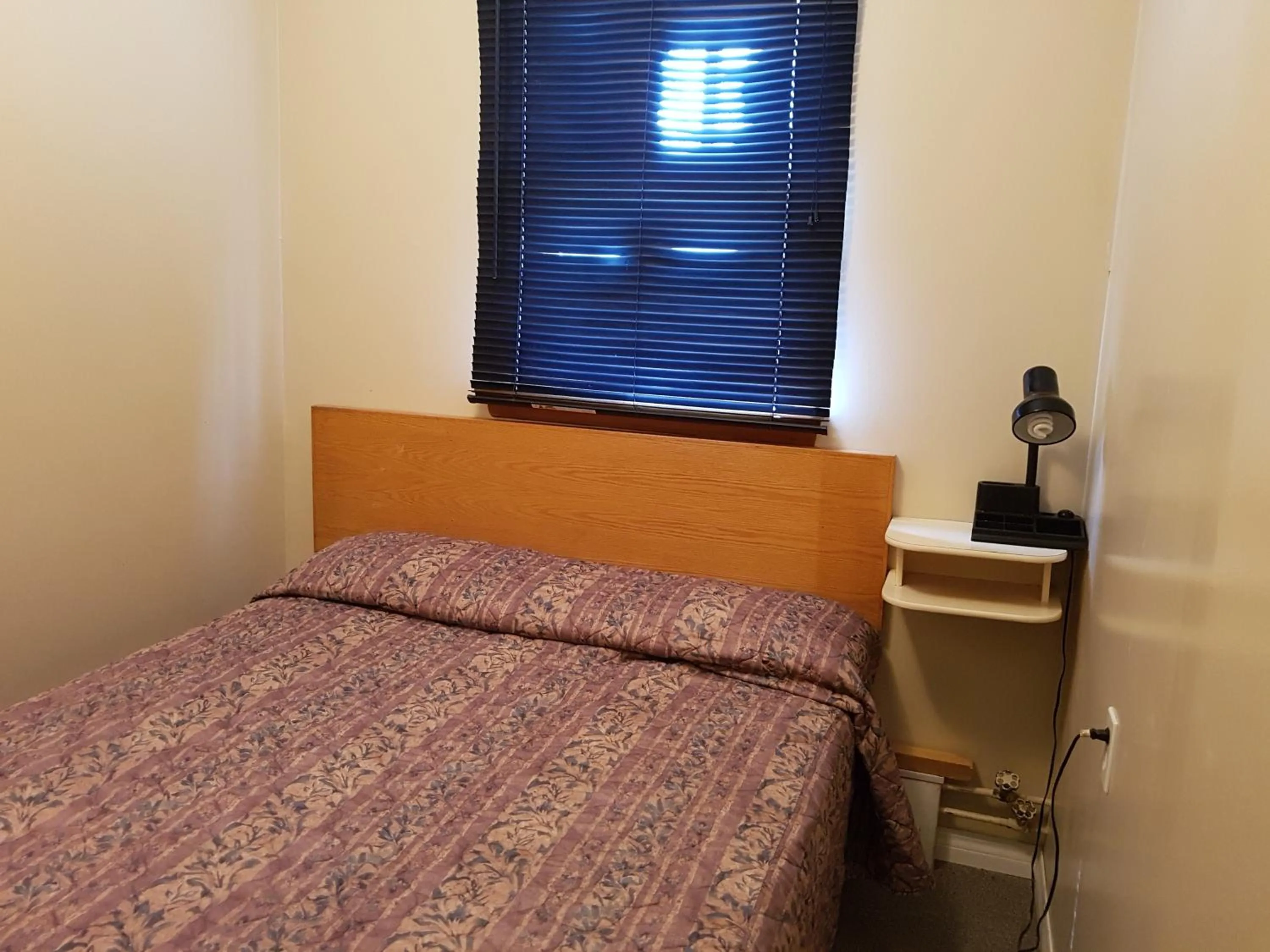 Bedroom in Hat Motel