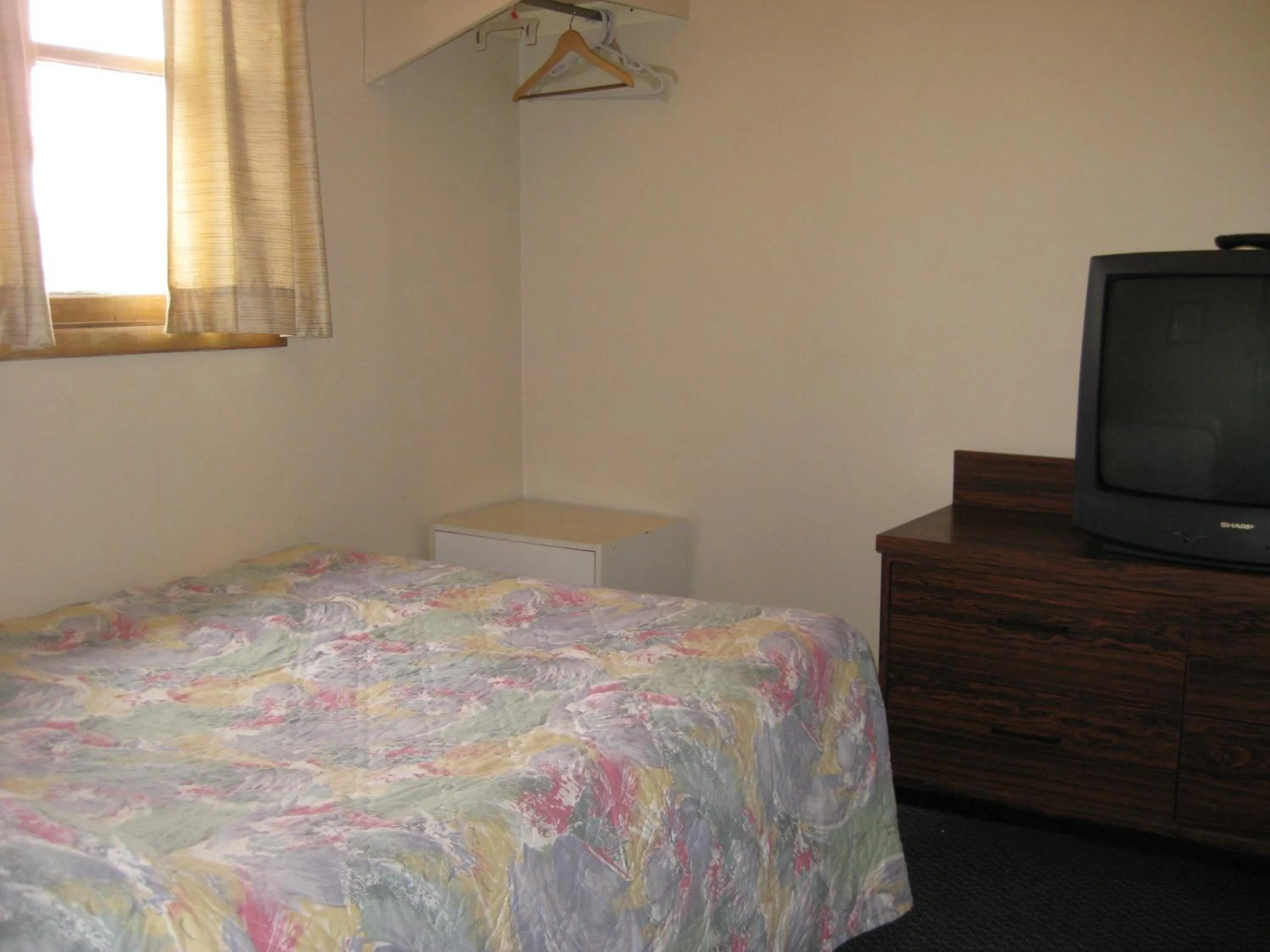Bedroom in Hat Motel