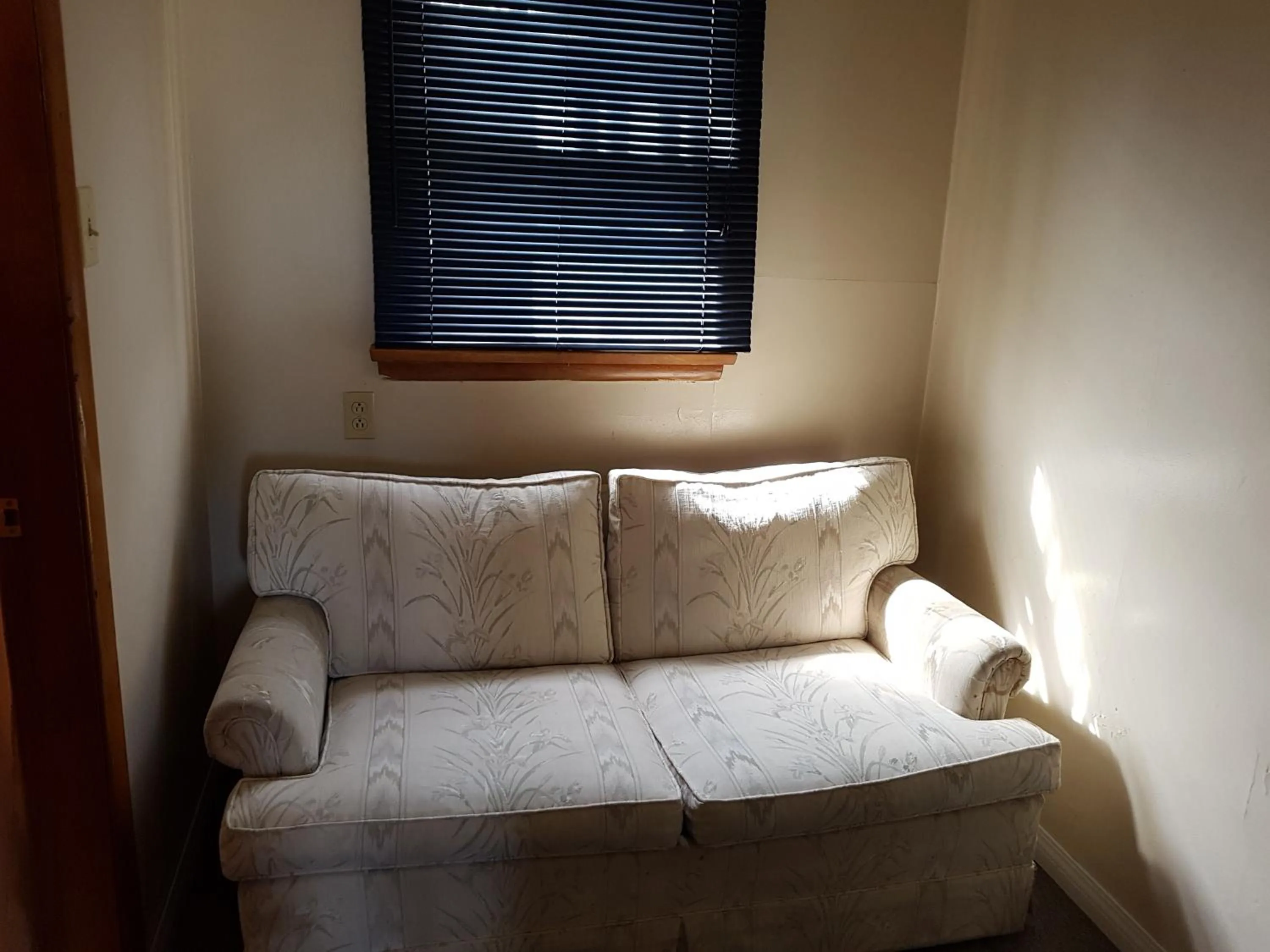 Living room in Hat Motel