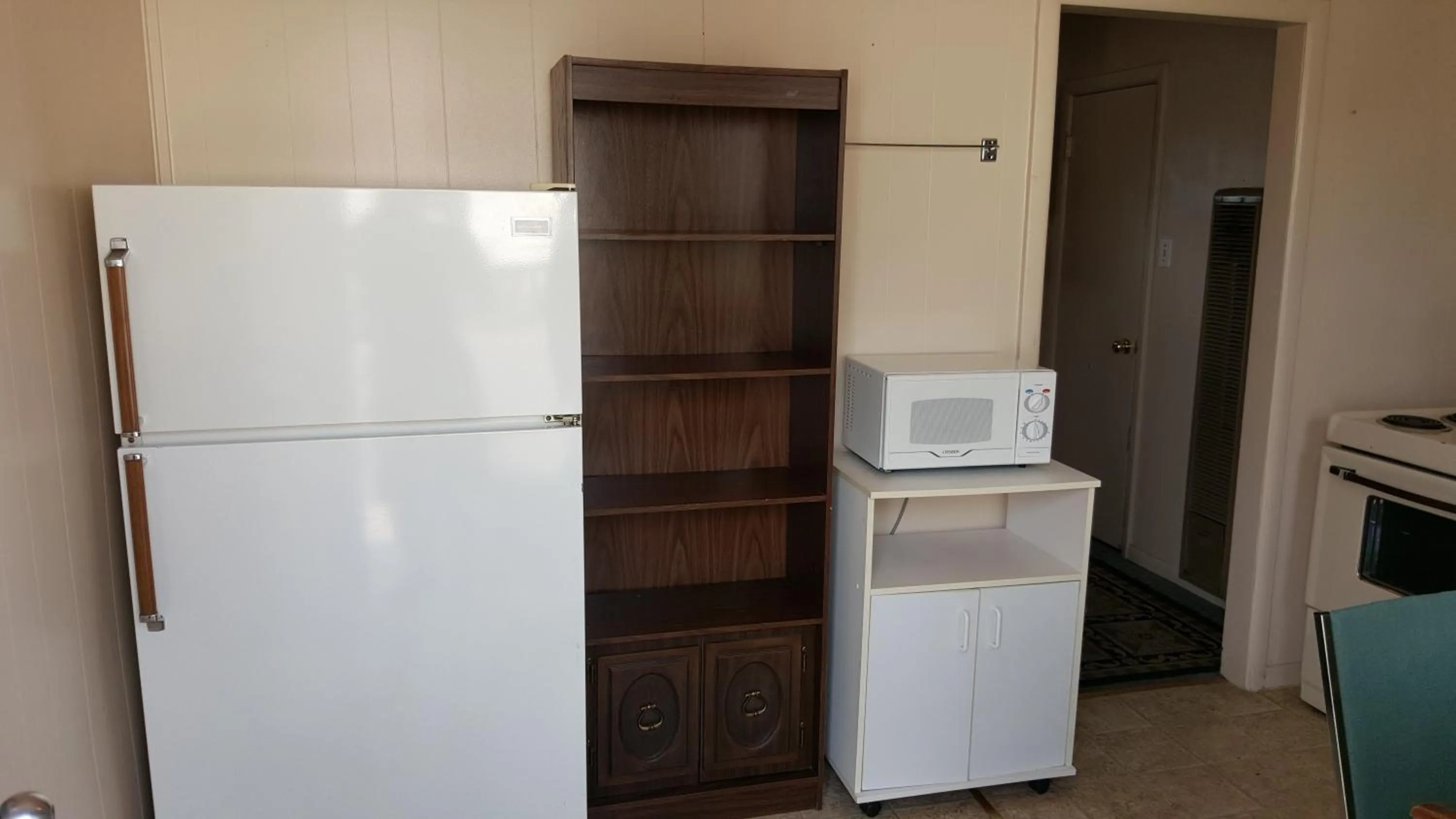Kitchen or kitchenette in Hat Motel