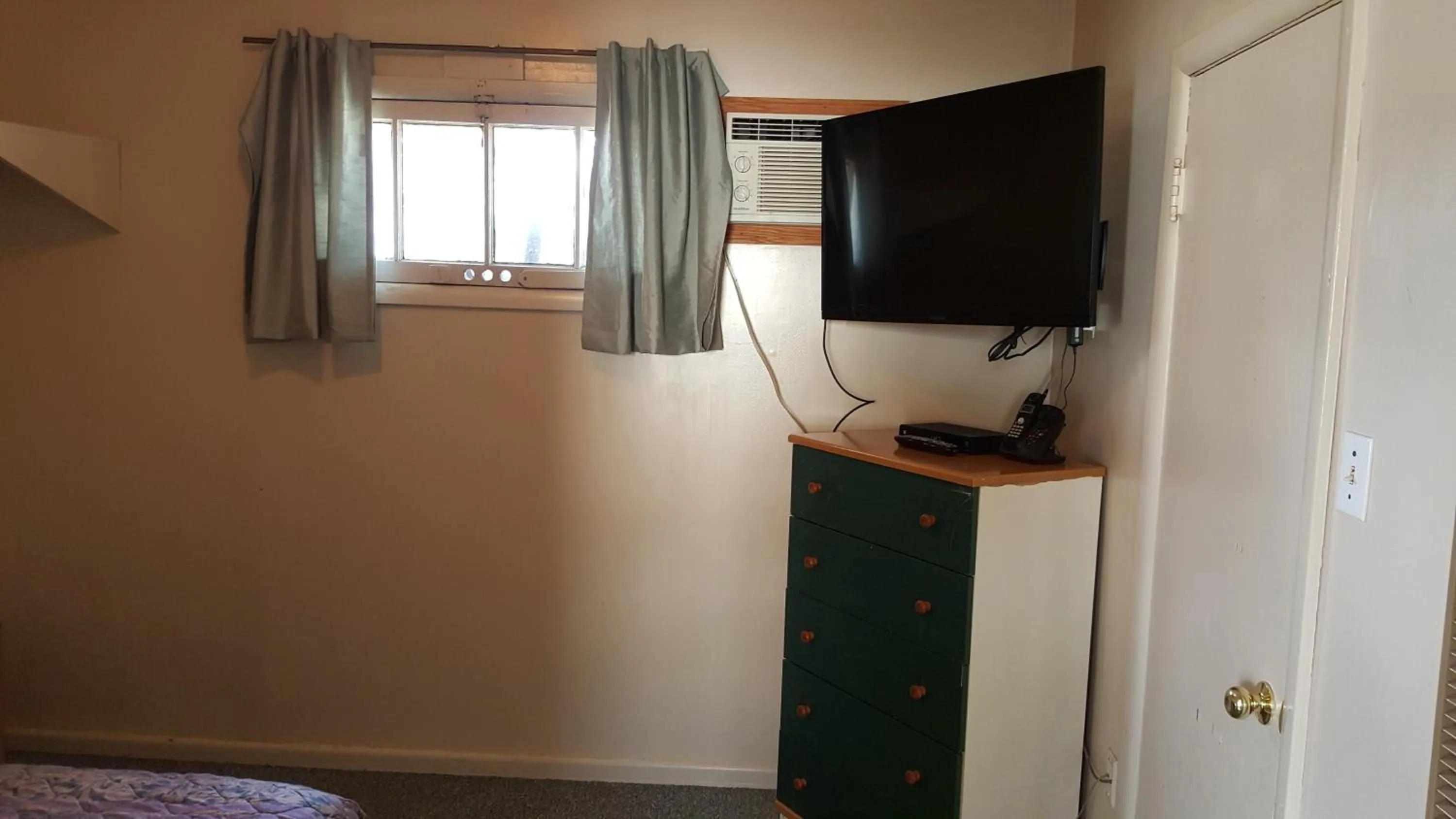 Bedroom in Hat Motel