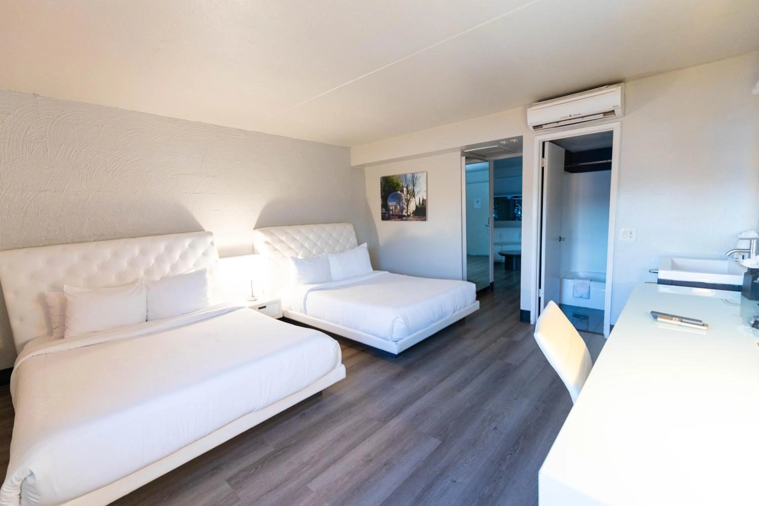 Bedroom, Bed in The Clarendon Hotel & Spa, BW Signature Collection