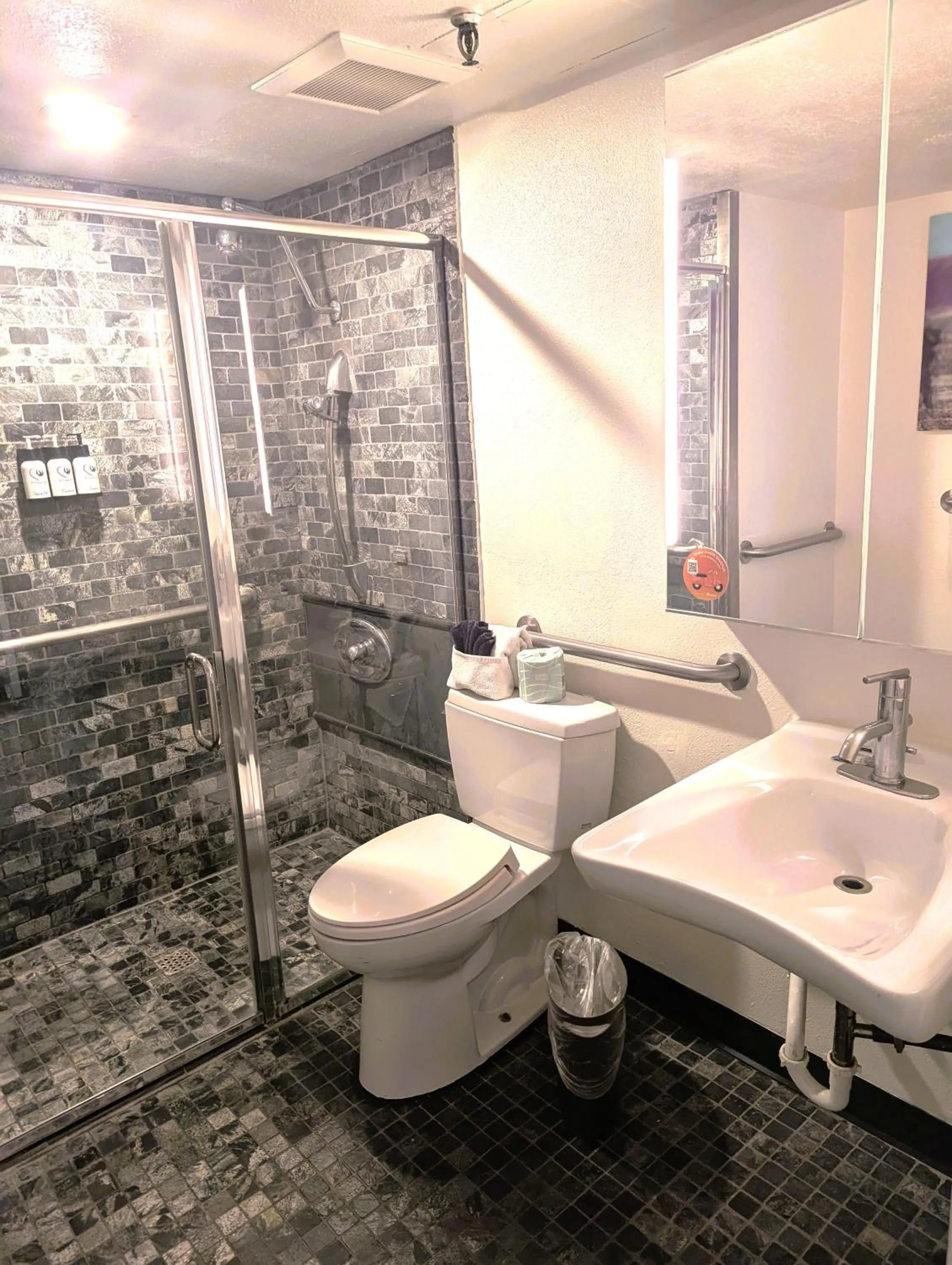 Bathroom in The Clarendon Hotel & Spa, BW Signature Collection