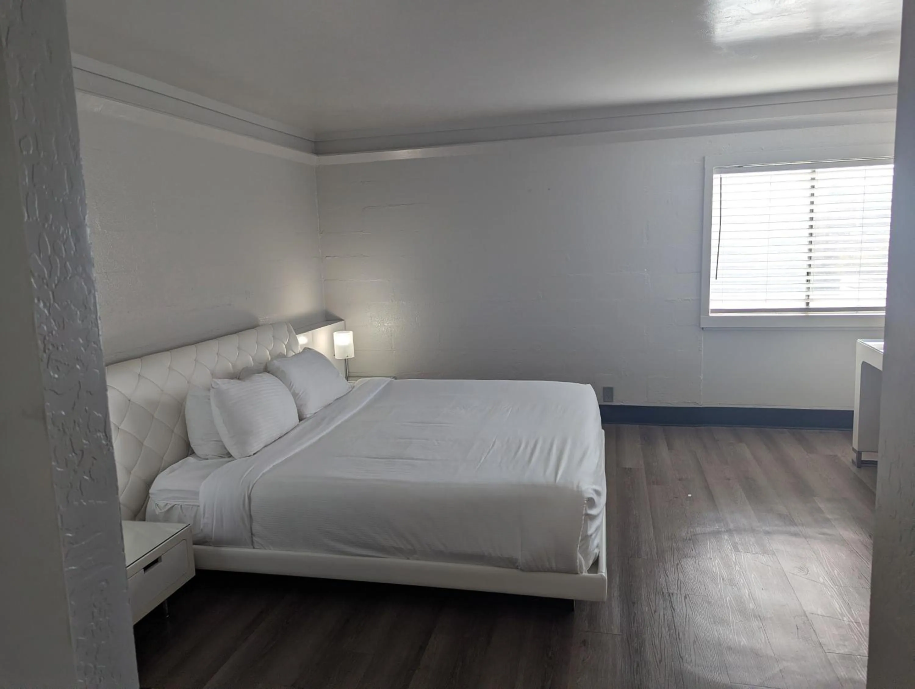 Bedroom, Bed in The Clarendon Hotel & Spa, BW Signature Collection