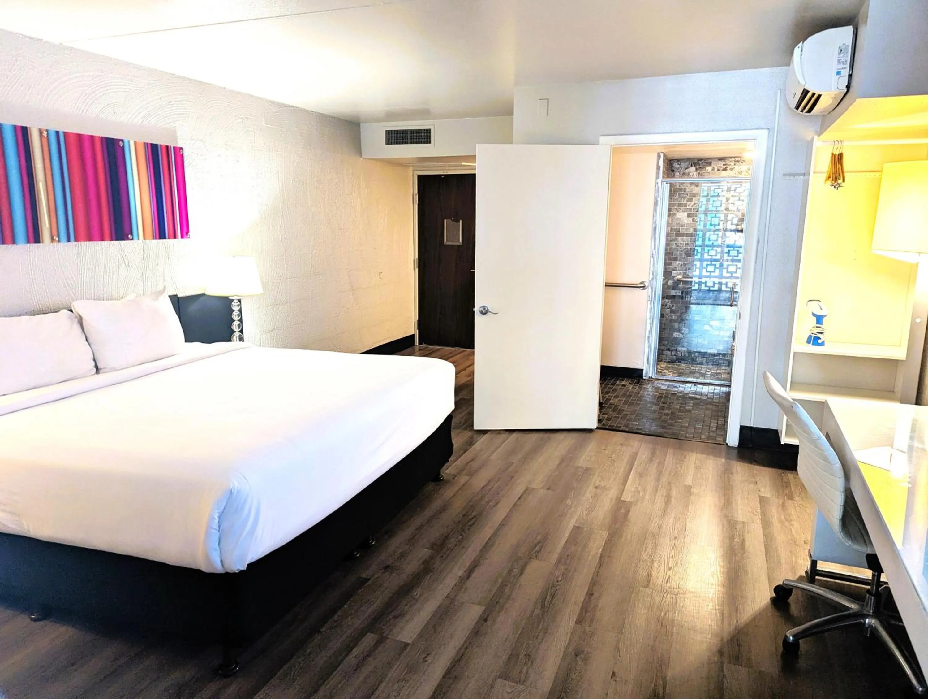 Bedroom, Bed in The Clarendon Hotel & Spa, BW Signature Collection