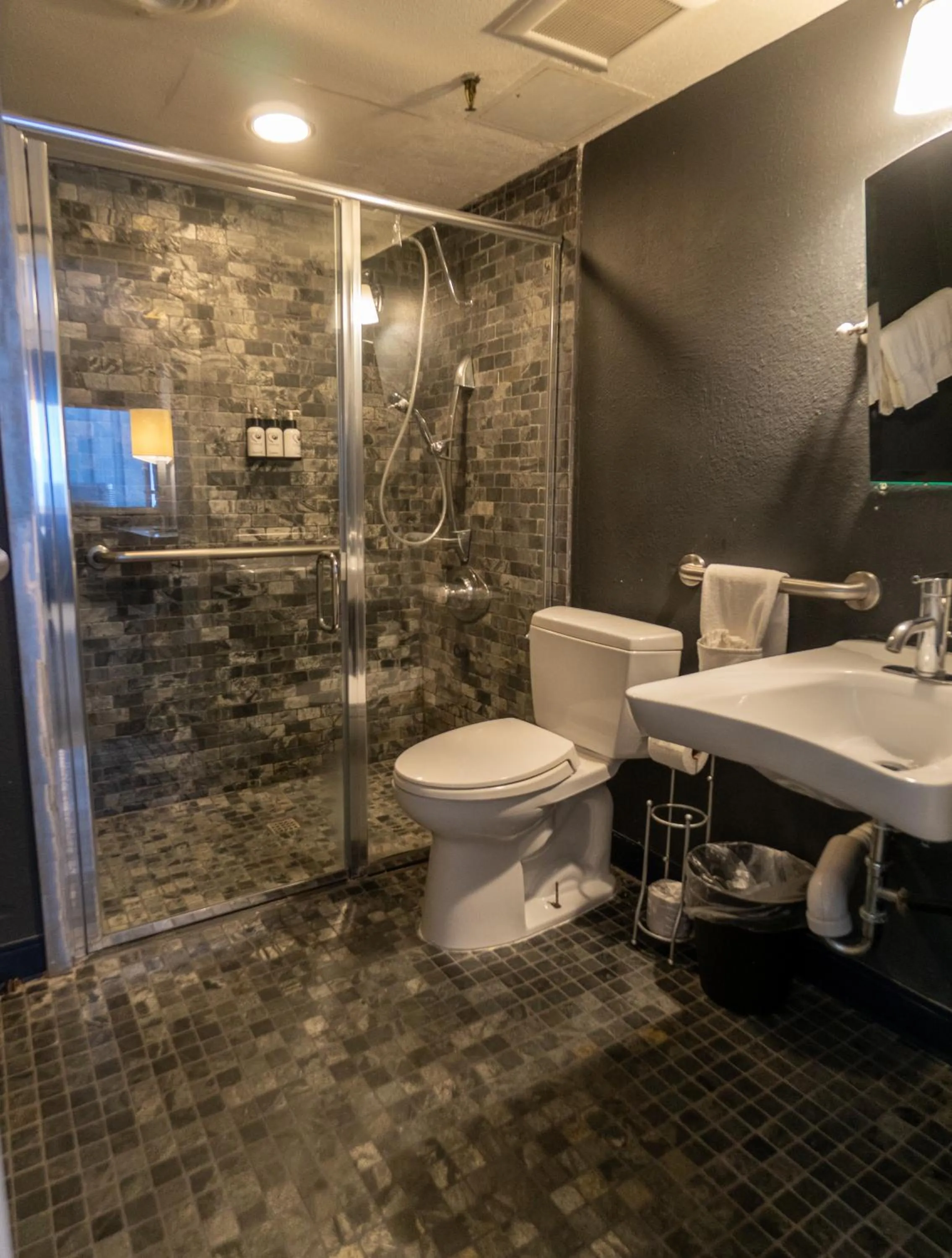 Bathroom in The Clarendon Hotel & Spa, BW Signature Collection