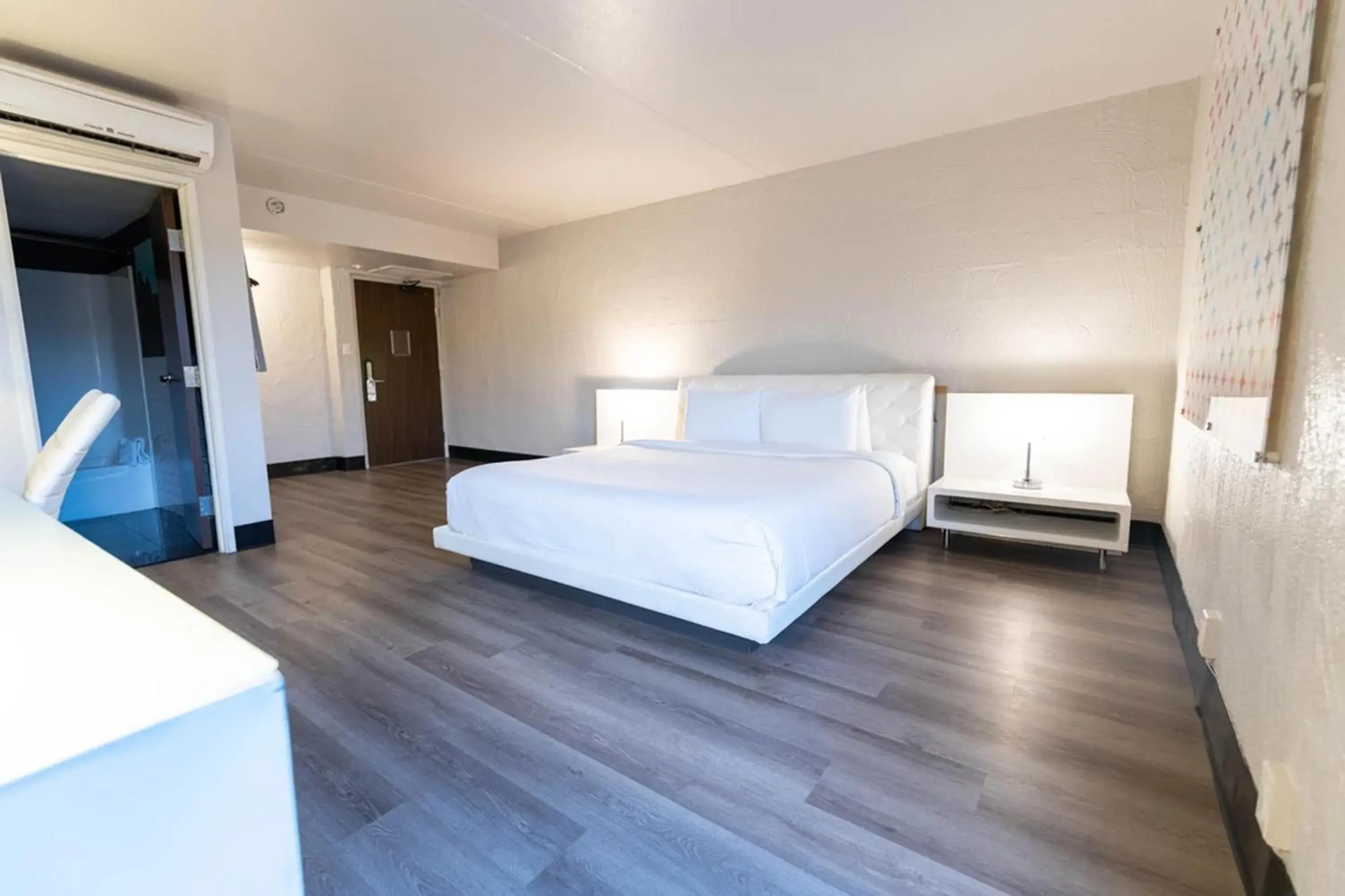 Bedroom, Bed in The Clarendon Hotel & Spa, BW Signature Collection Bedroom, Bed in The Clarendon Hotel & Spa, BW Signature Collection