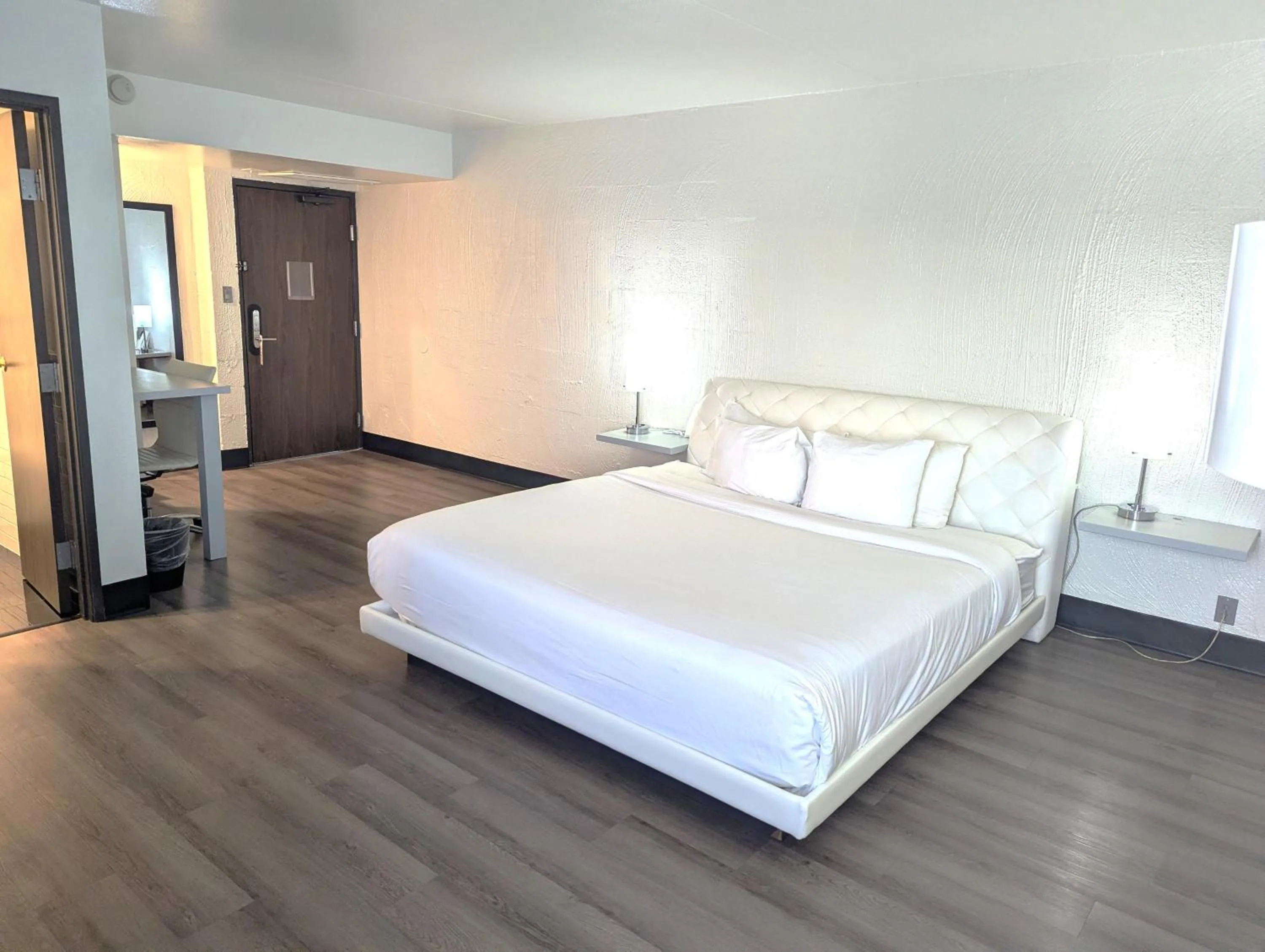 Bedroom, Bed in The Clarendon Hotel & Spa, BW Signature Collection