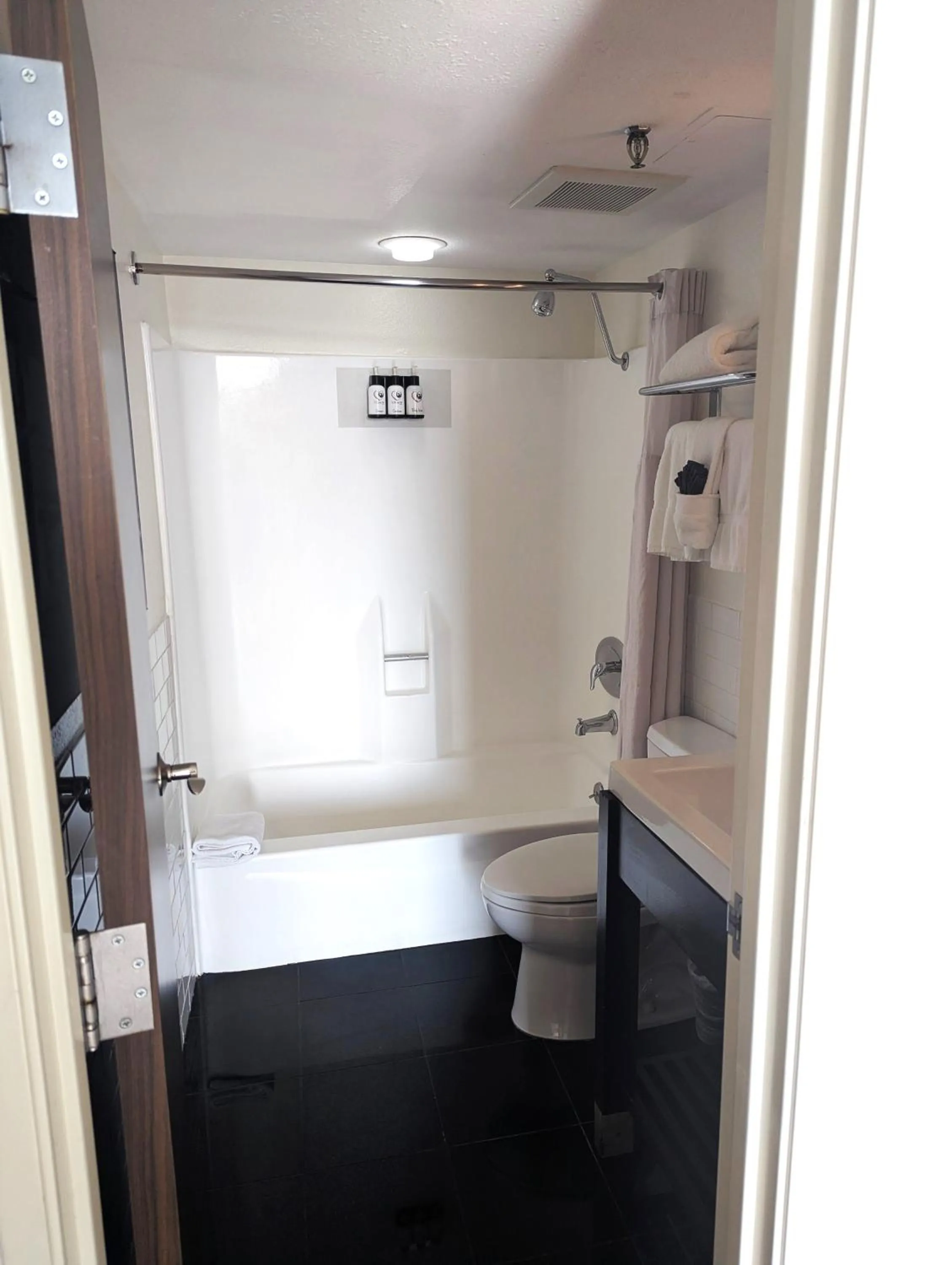 Bath in The Clarendon Hotel & Spa, BW Signature Collection