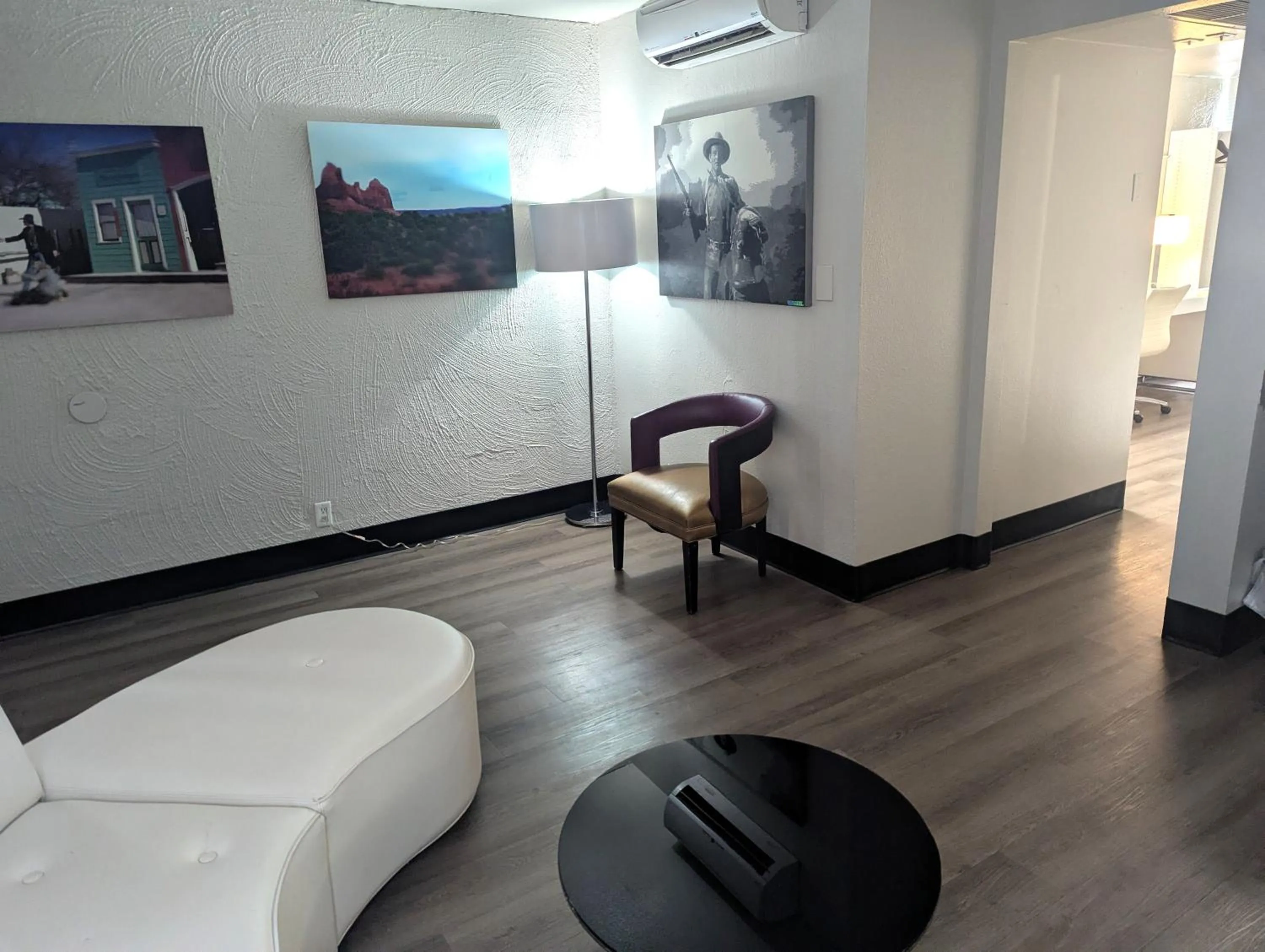 Seating area in The Clarendon Hotel & Spa, BW Signature Collection