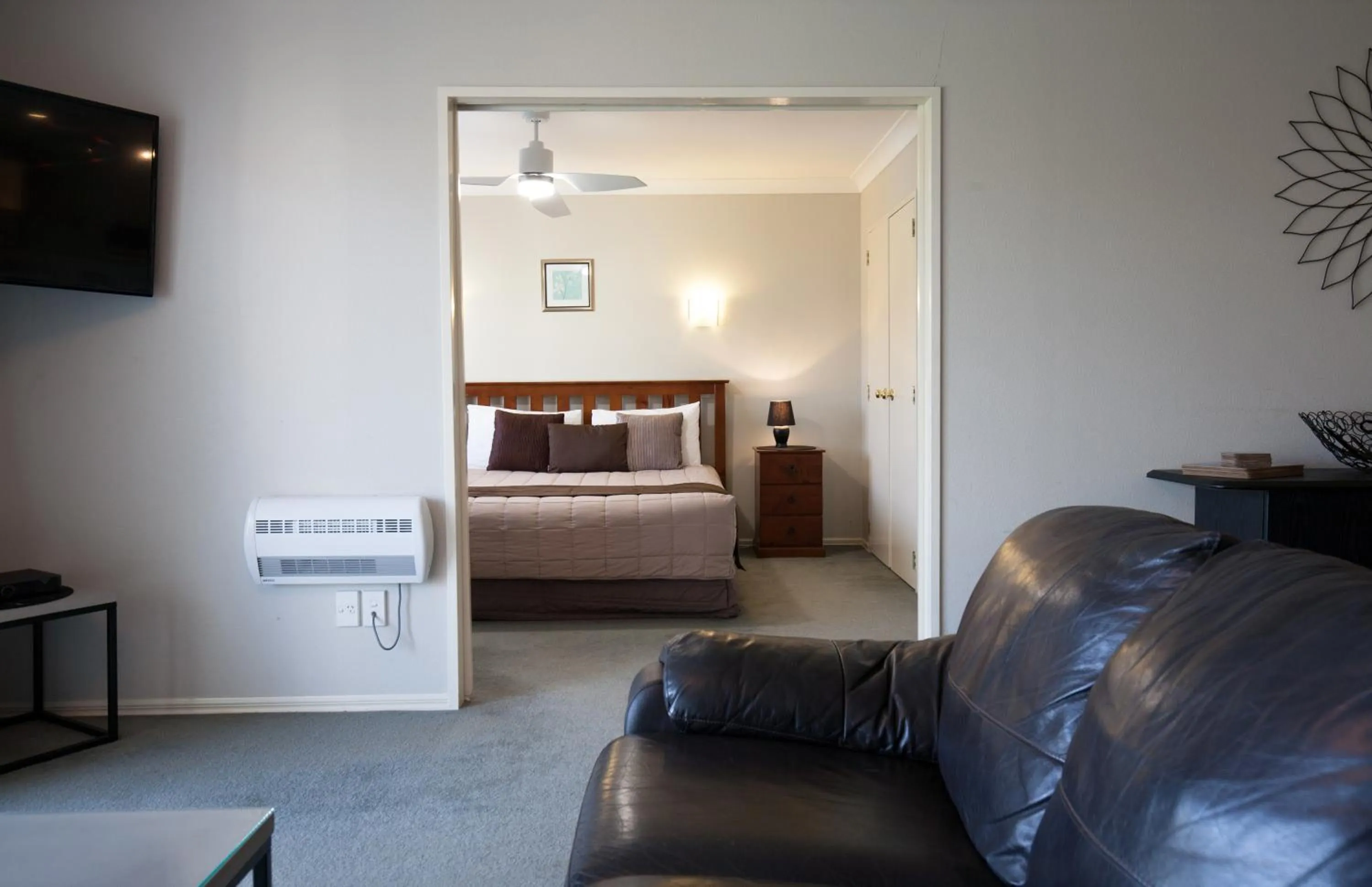Living room, Bed in Pacific Palms Resort