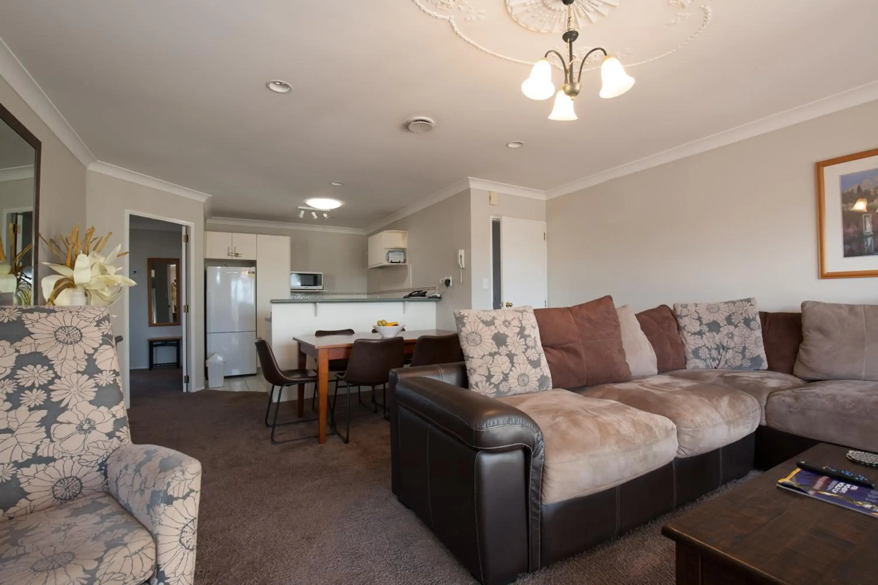 Three-Bedroom Apartment with Sofa Bed in Pacific Palms Resort Three-Bedroom Apartment with Sofa Bed in Pacific Palms Resort