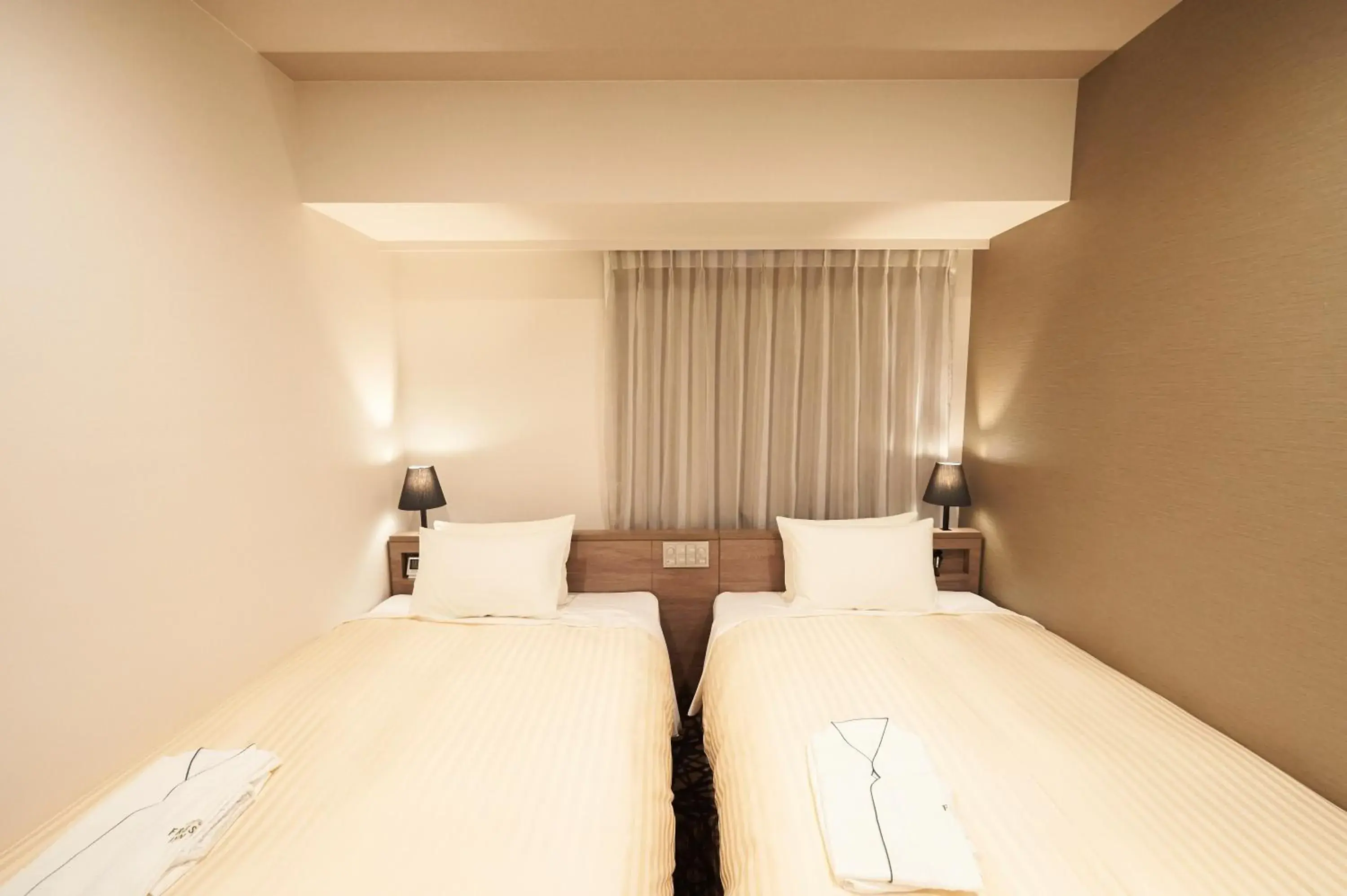 Standard Twin Room - single occupancy - Non-Smoking in Sotetsu Fresa Inn Ginza-Nanachome Standard Twin Room - single occupancy - Non-Smoking in Sotetsu Fresa Inn Ginza-Nanachome