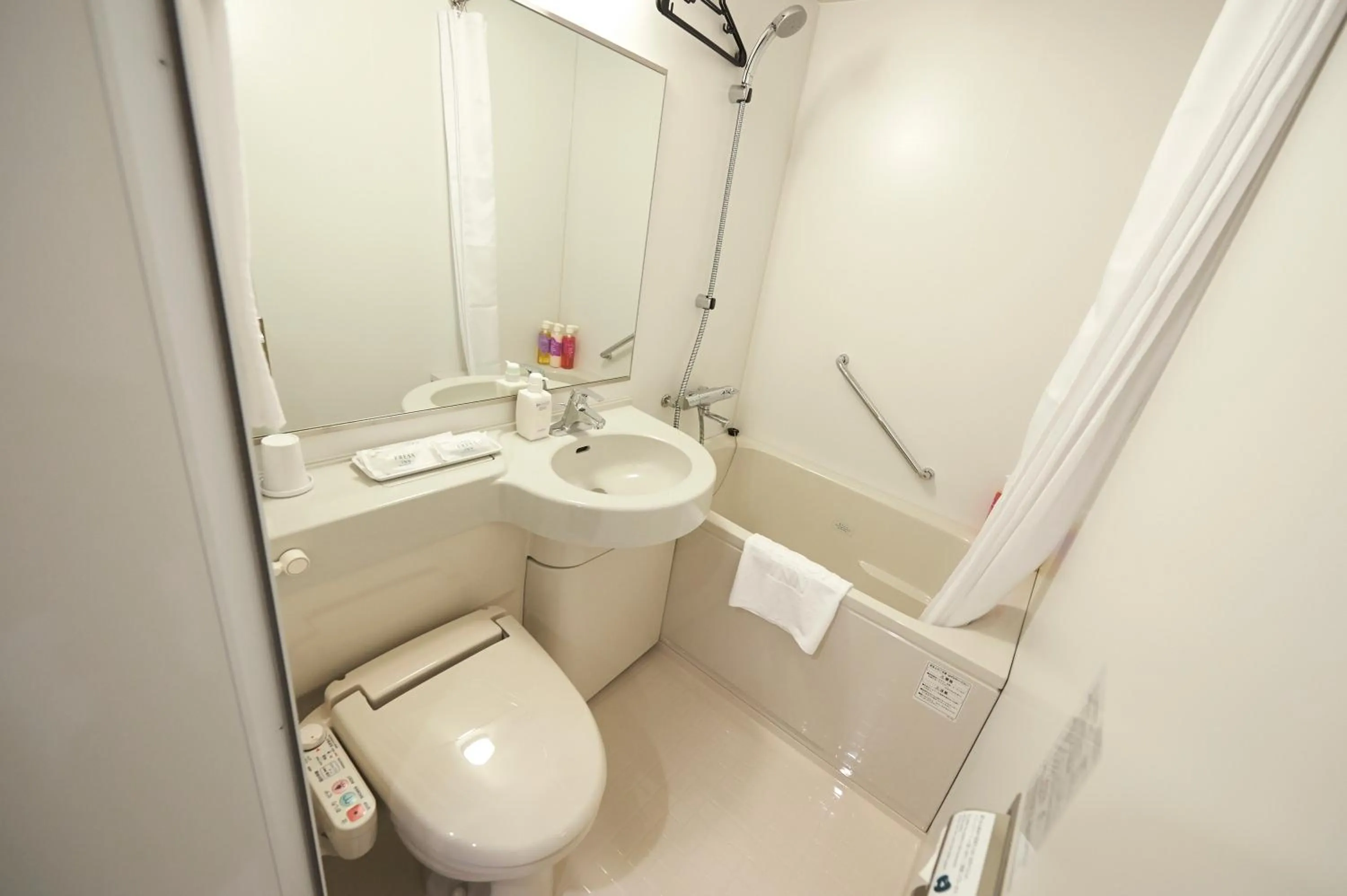 Photo of the whole room in Sotetsu Fresa Inn Ginza-Nanachome