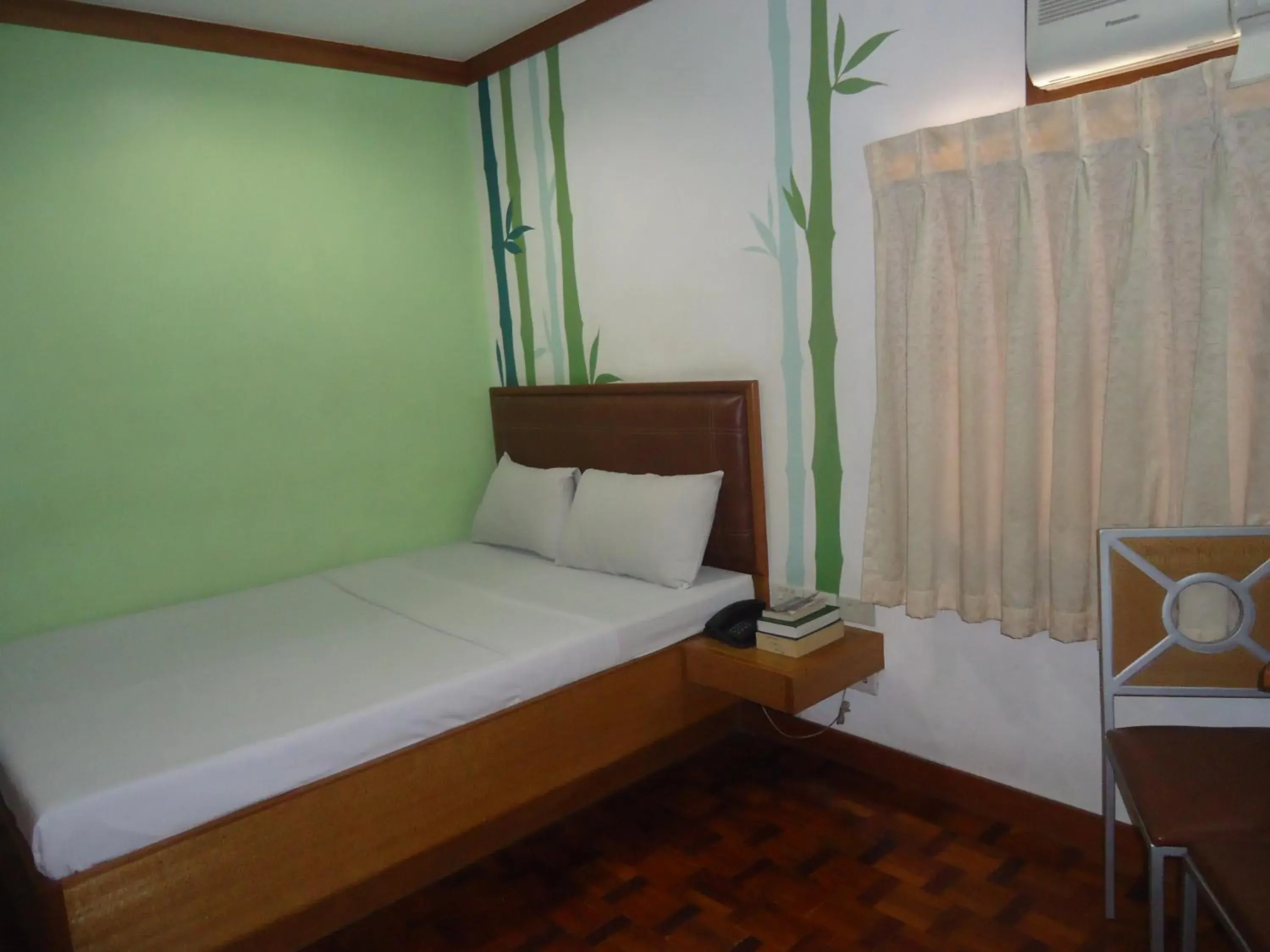 Photo of the whole room, Bed in Park Bed and Breakfast Hotel Pasay Photo of the whole room, Bed in Park Bed and Breakfast Hotel Pasay