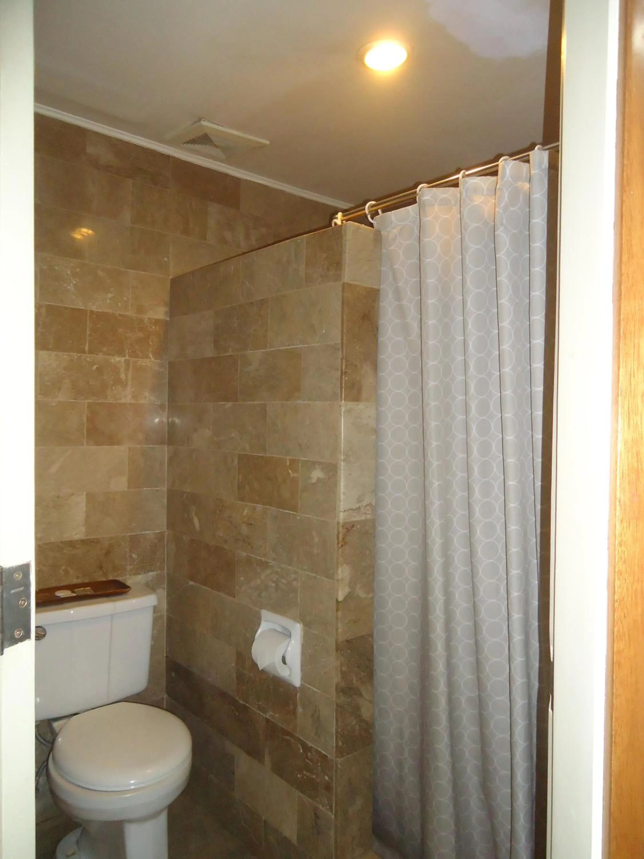Bathroom in Park Bed and Breakfast Hotel Pasay