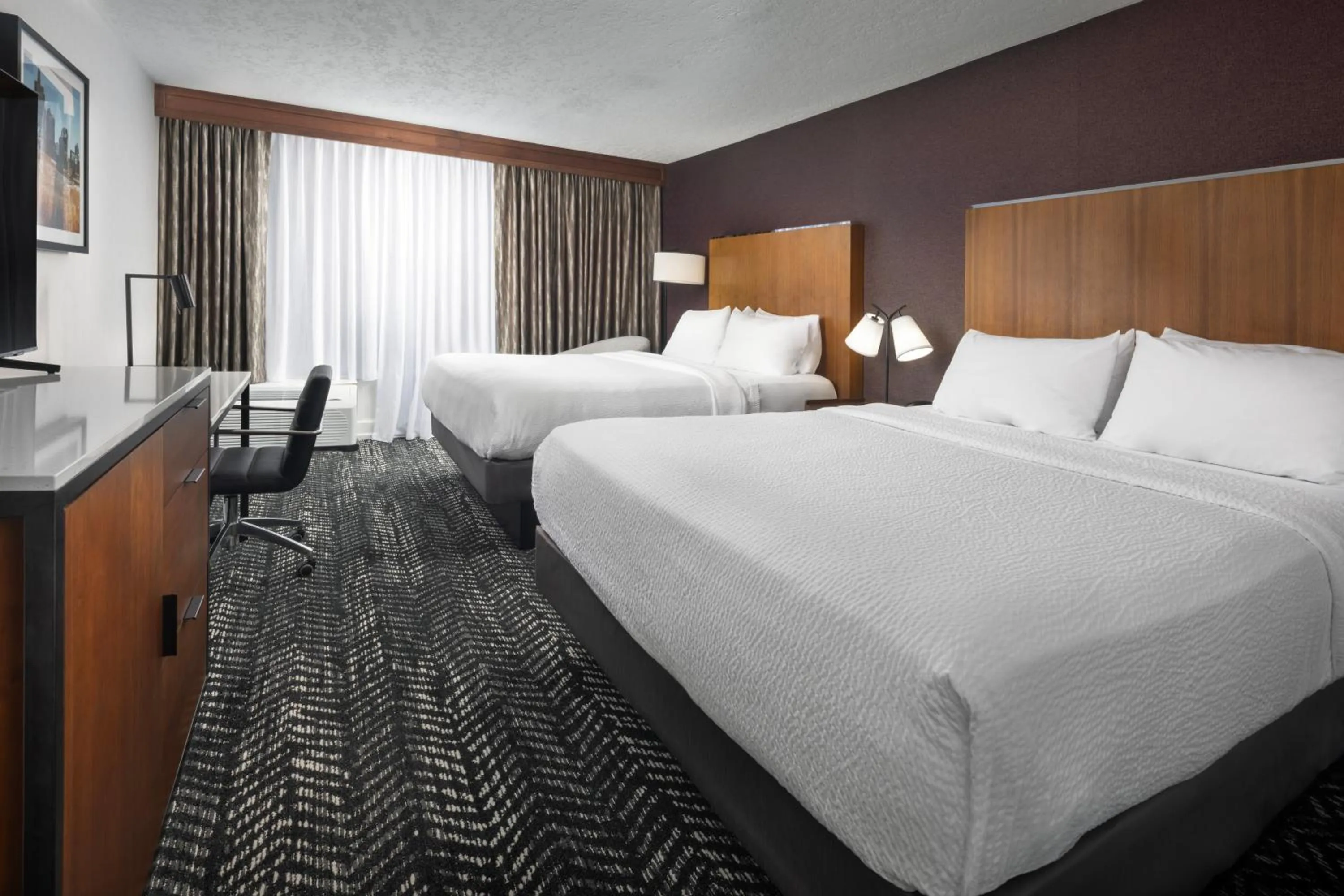 Bed in Four Points by Sheraton Kansas City Airport