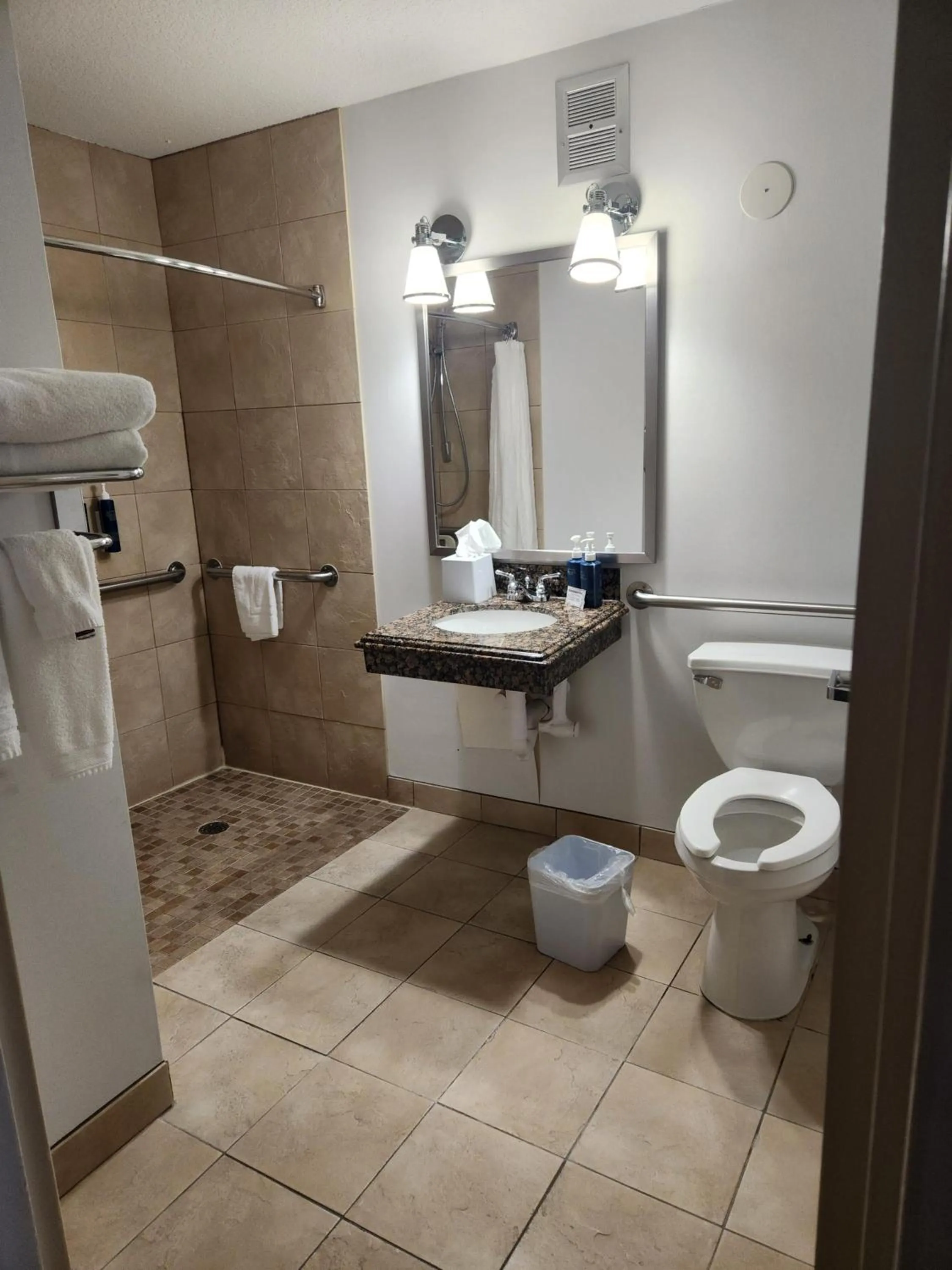 Shower in Four Points by Sheraton Kansas City Airport