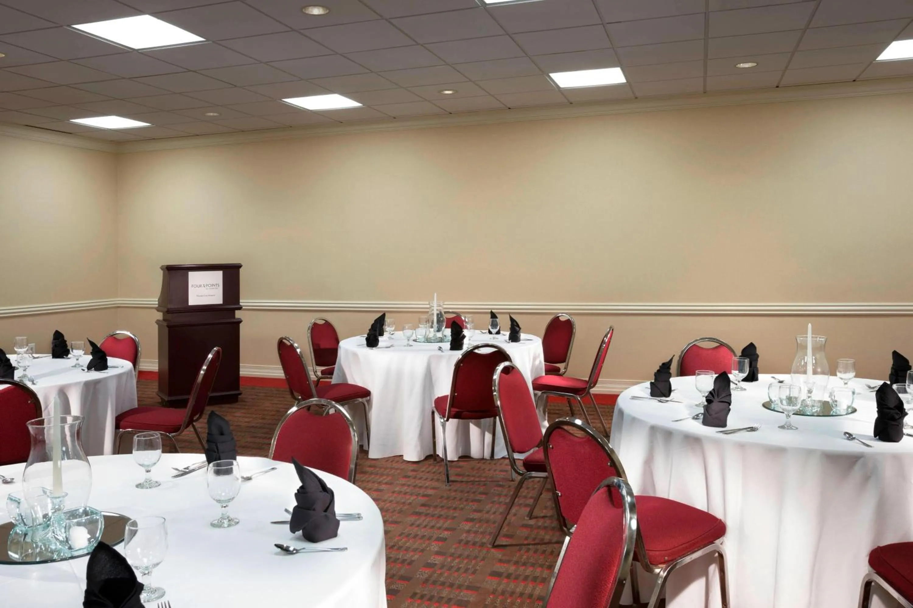 Meeting/conference room in Four Points by Sheraton Kansas City Airport