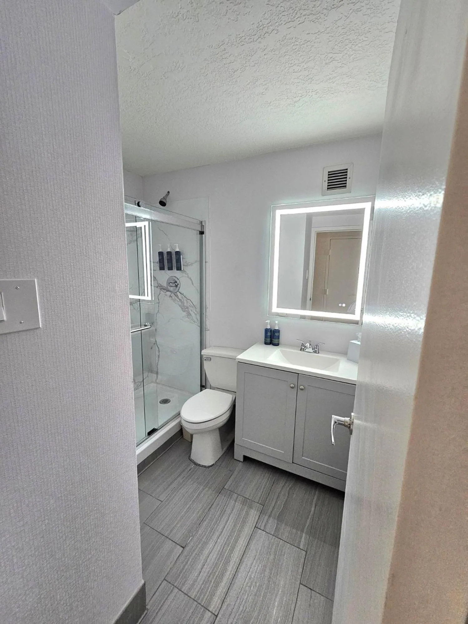 Bathroom in Four Points by Sheraton Kansas City Airport