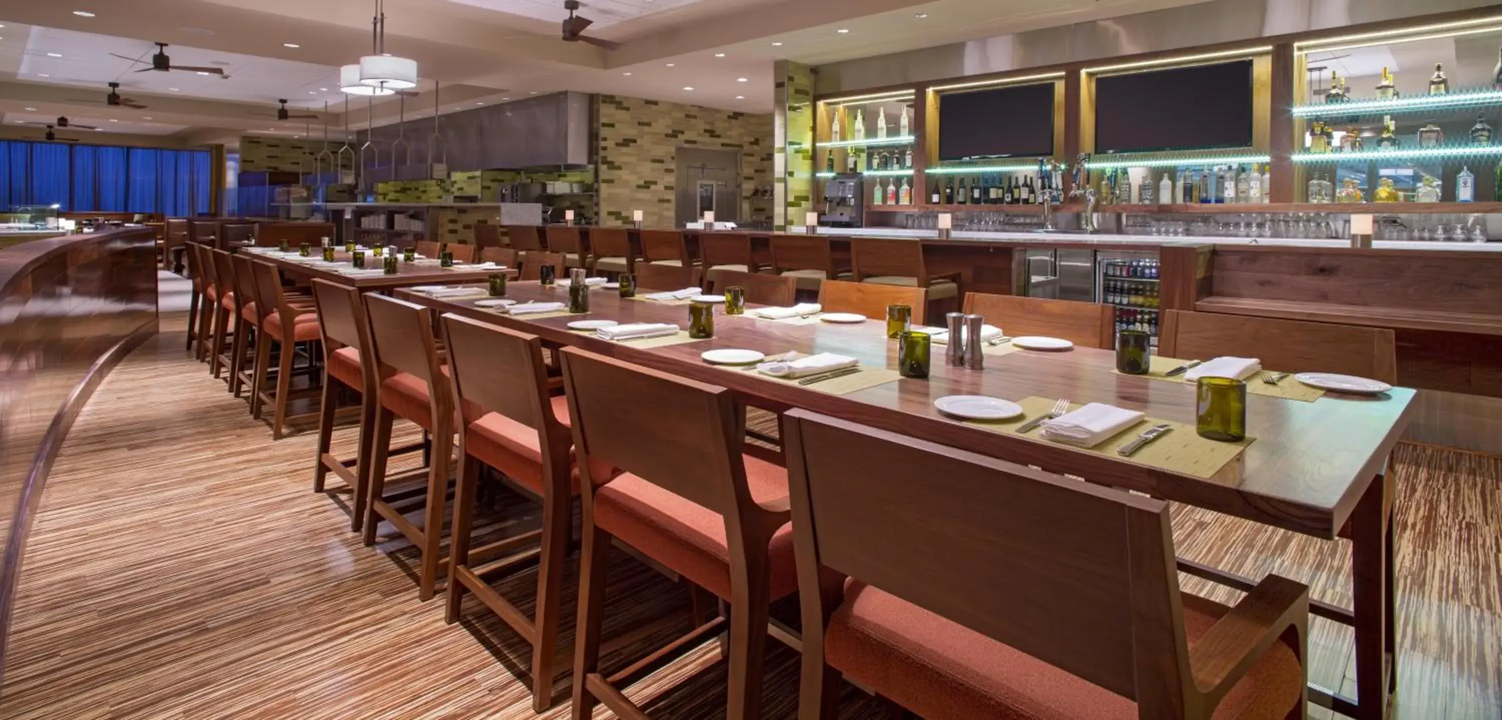 Lounge or bar in Hyatt Regency Orlando International Airport Hotel Lounge or bar in Hyatt Regency Orlando International Airport Hotel