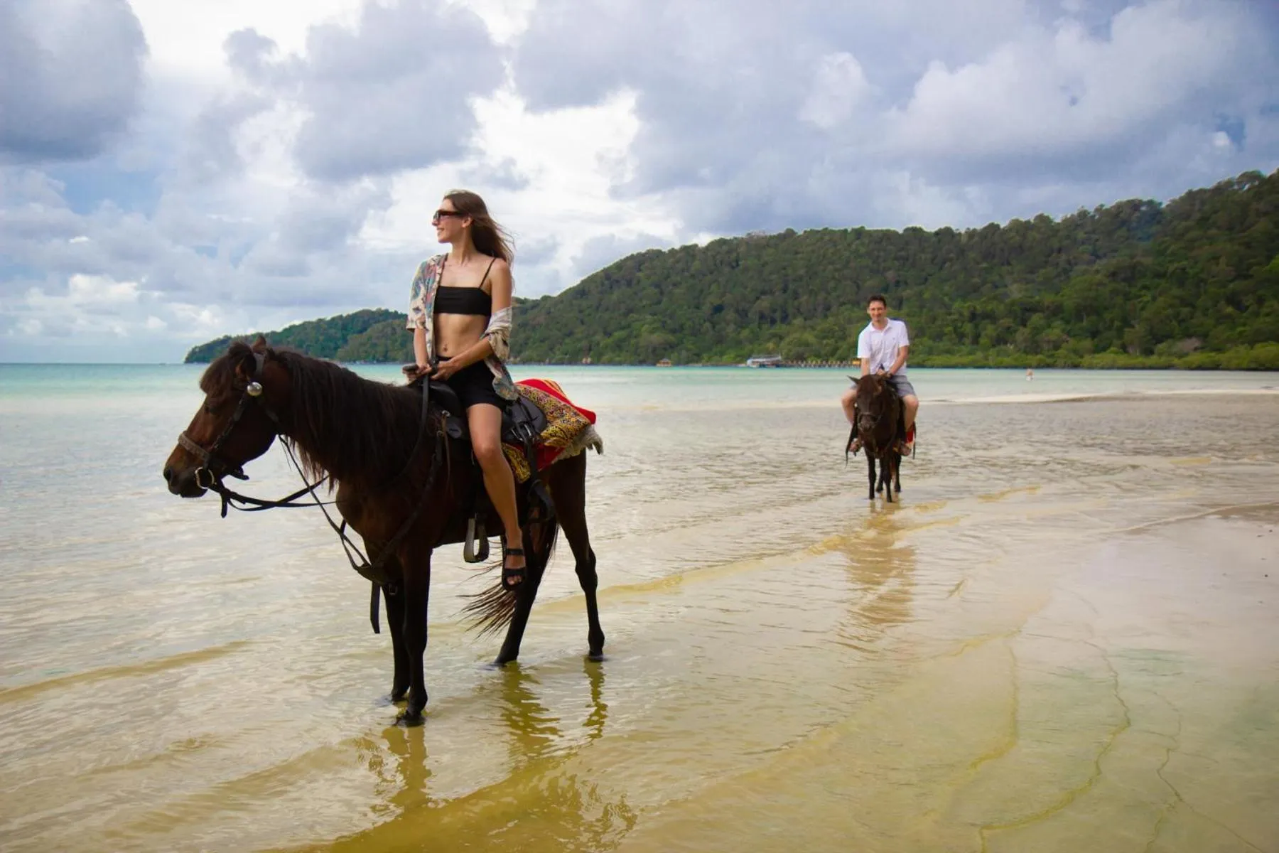 People in Samloem Laguna Resort