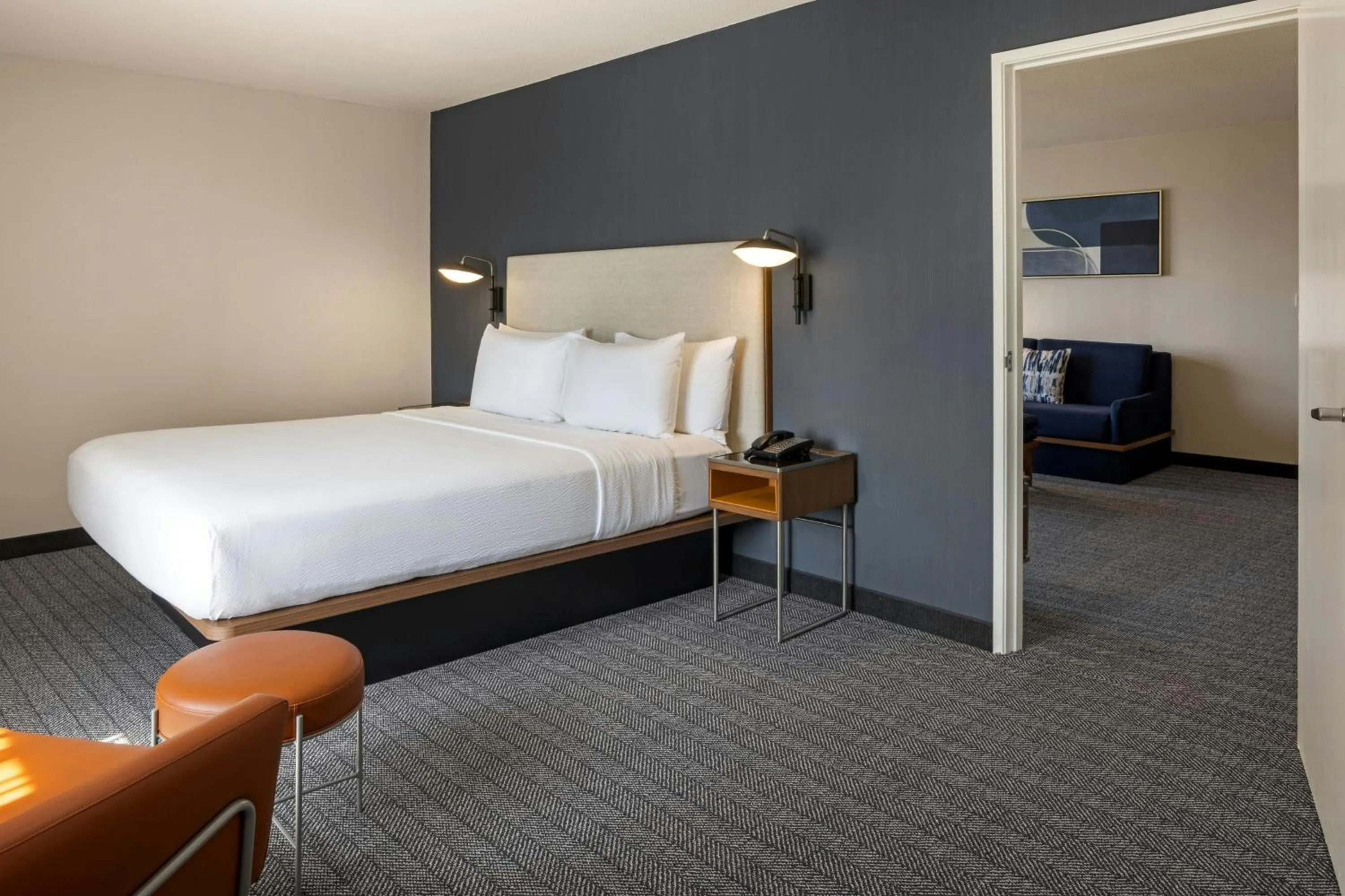 Bedroom, Bed in Courtyard by Marriott Baldwin Park