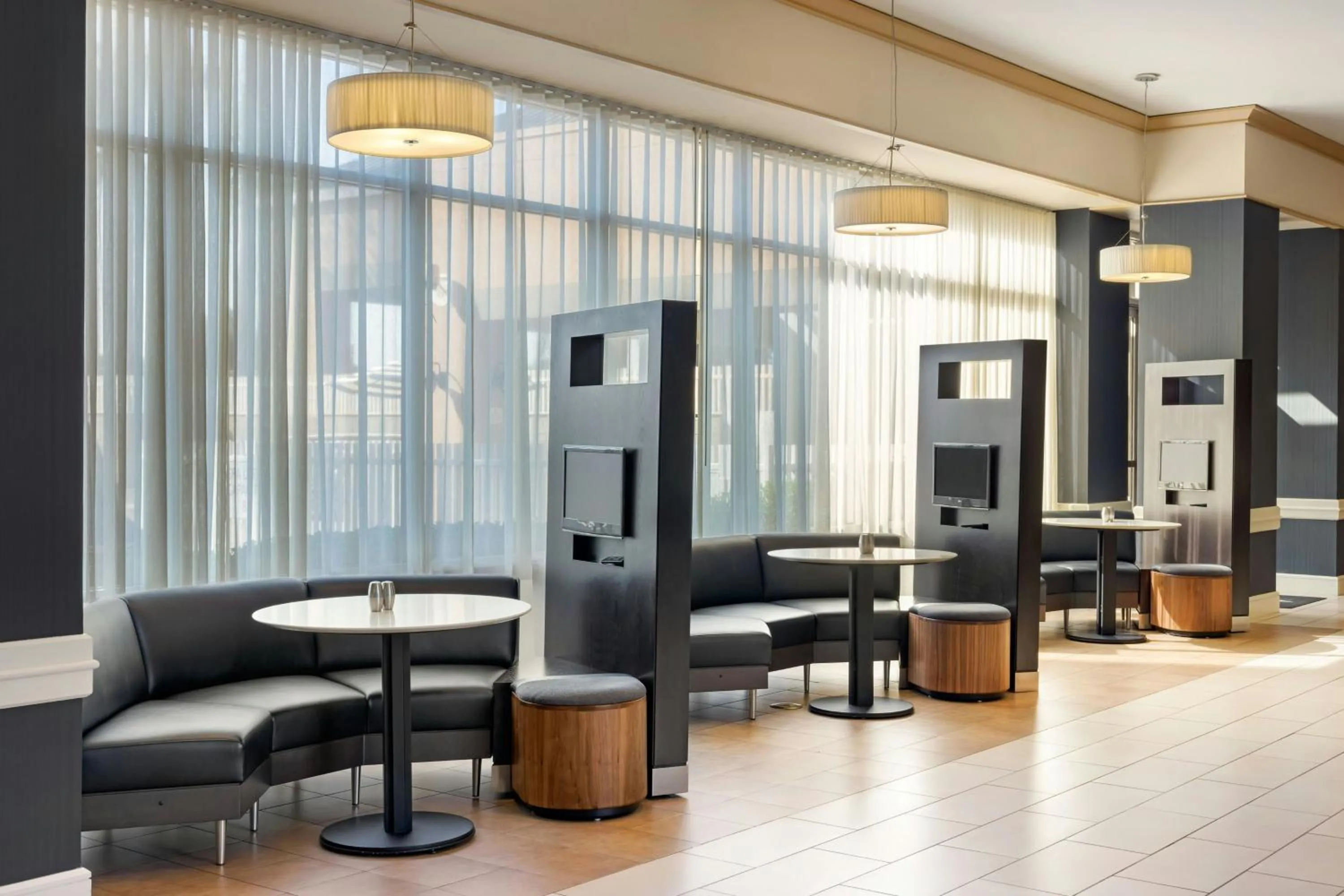 Restaurant/places to eat in Courtyard by Marriott Baldwin Park