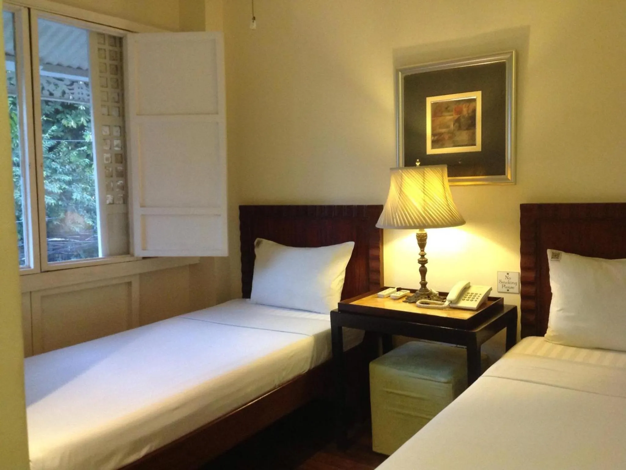 Bed in Charming La Casita Mercedes, 5Br and 5TB for Family and Friends Staycation- Read Listing Info