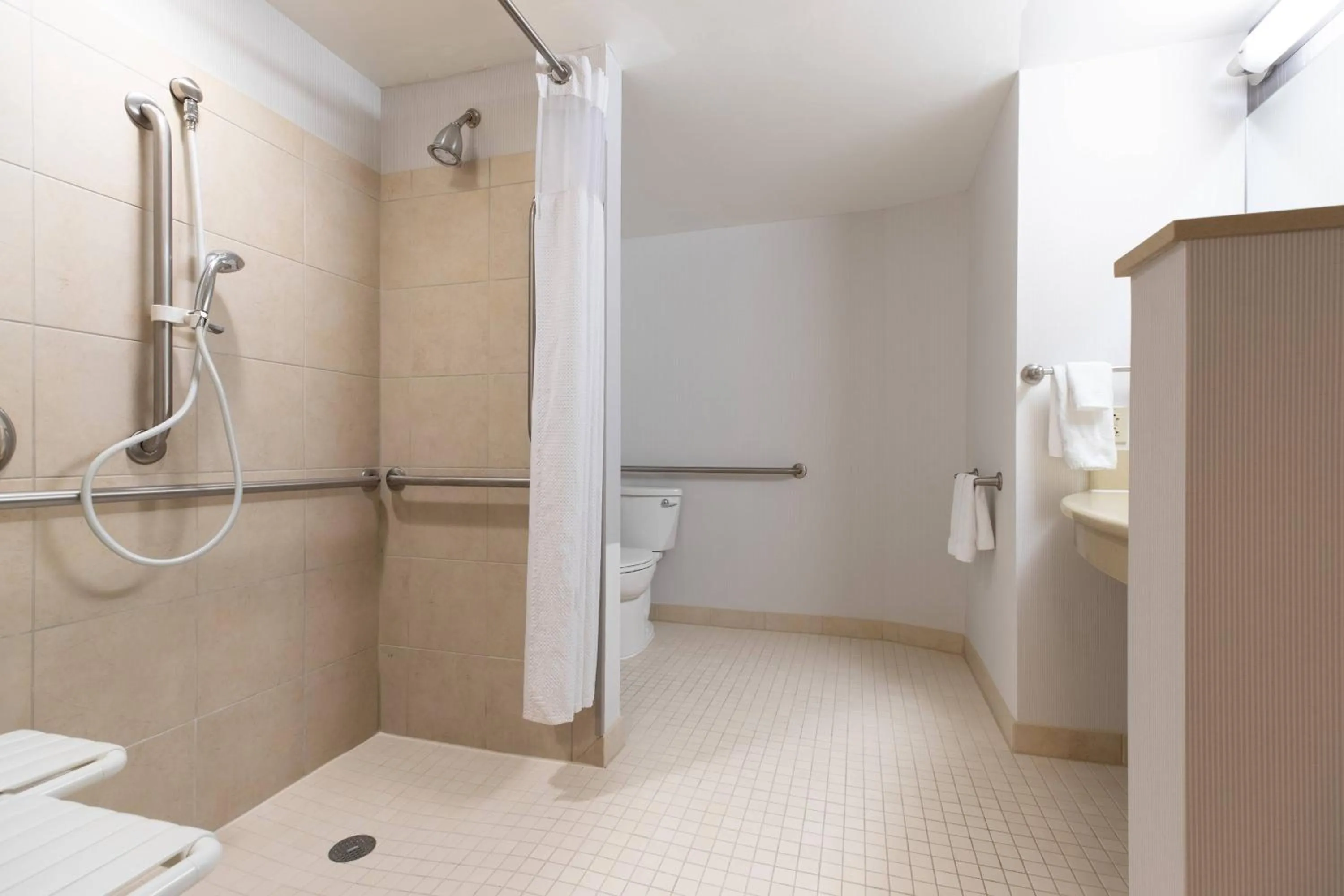 Bathroom in Courtyard Washington, DC/U.S. Capitol