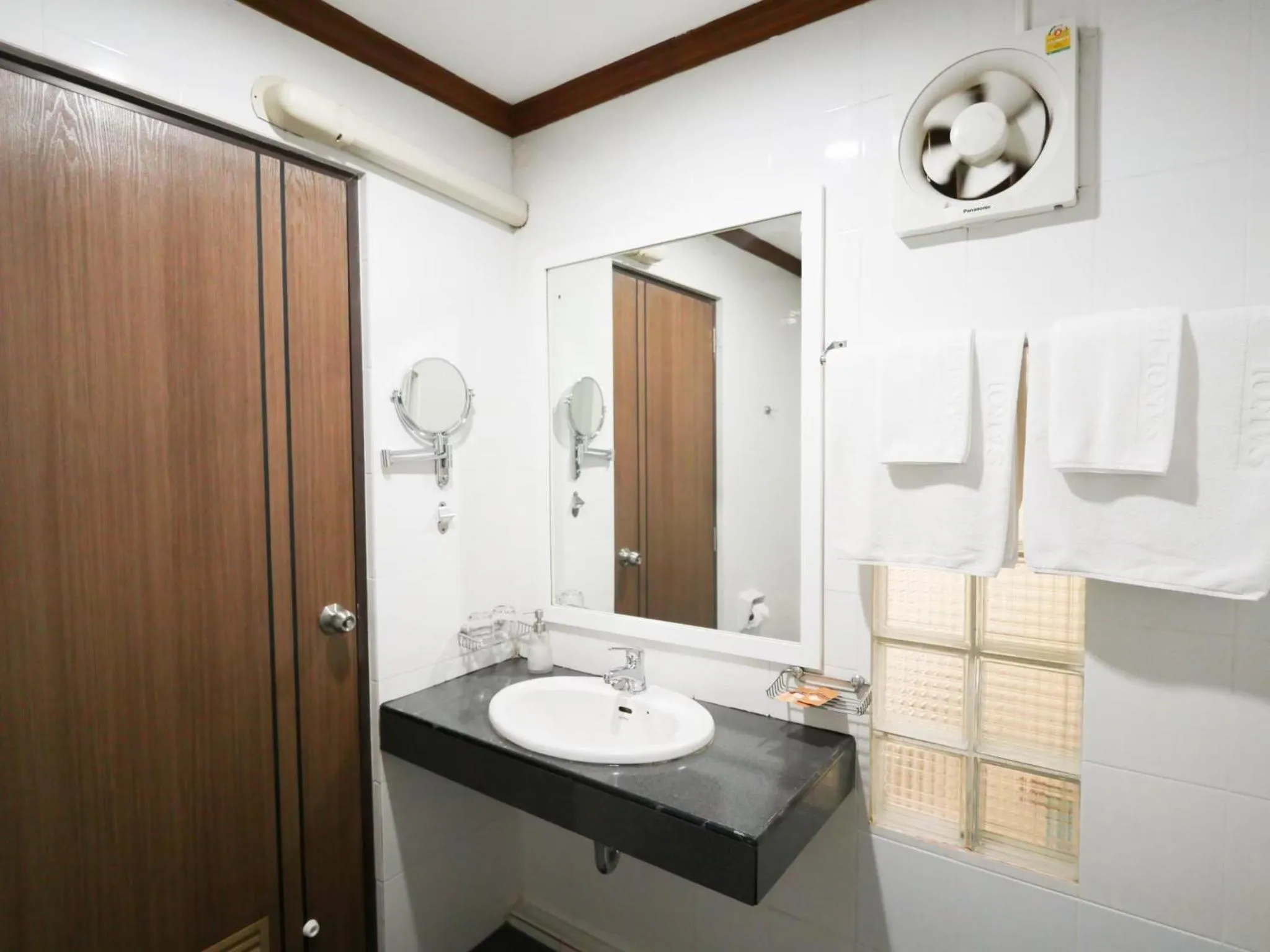 Bathroom in Sakol Hotel