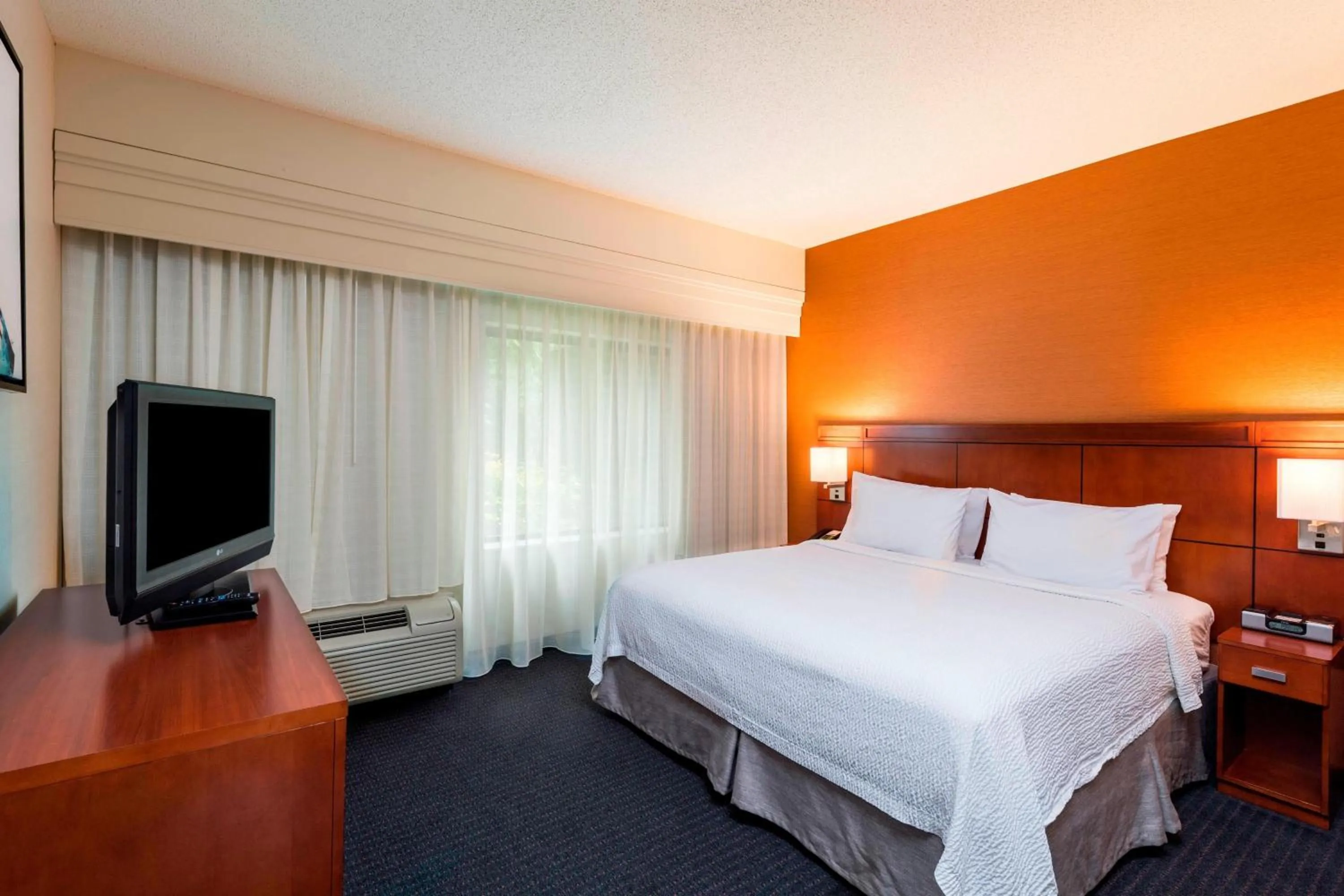 Bedroom, Bed in Courtyard by Marriott Atlanta Buford Mall of Georgia