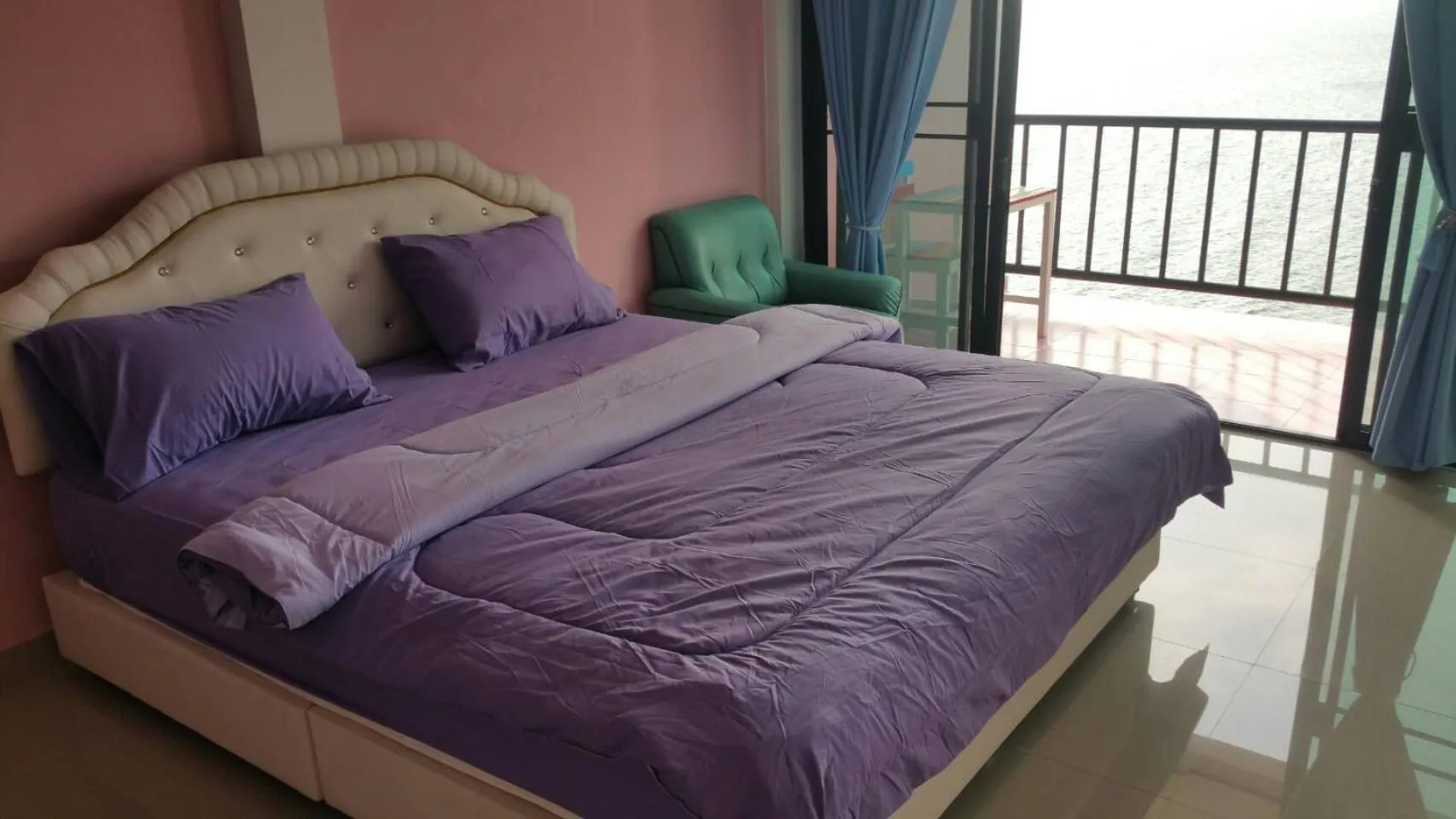 Bed in Ocean View Resort - Koh Sichang