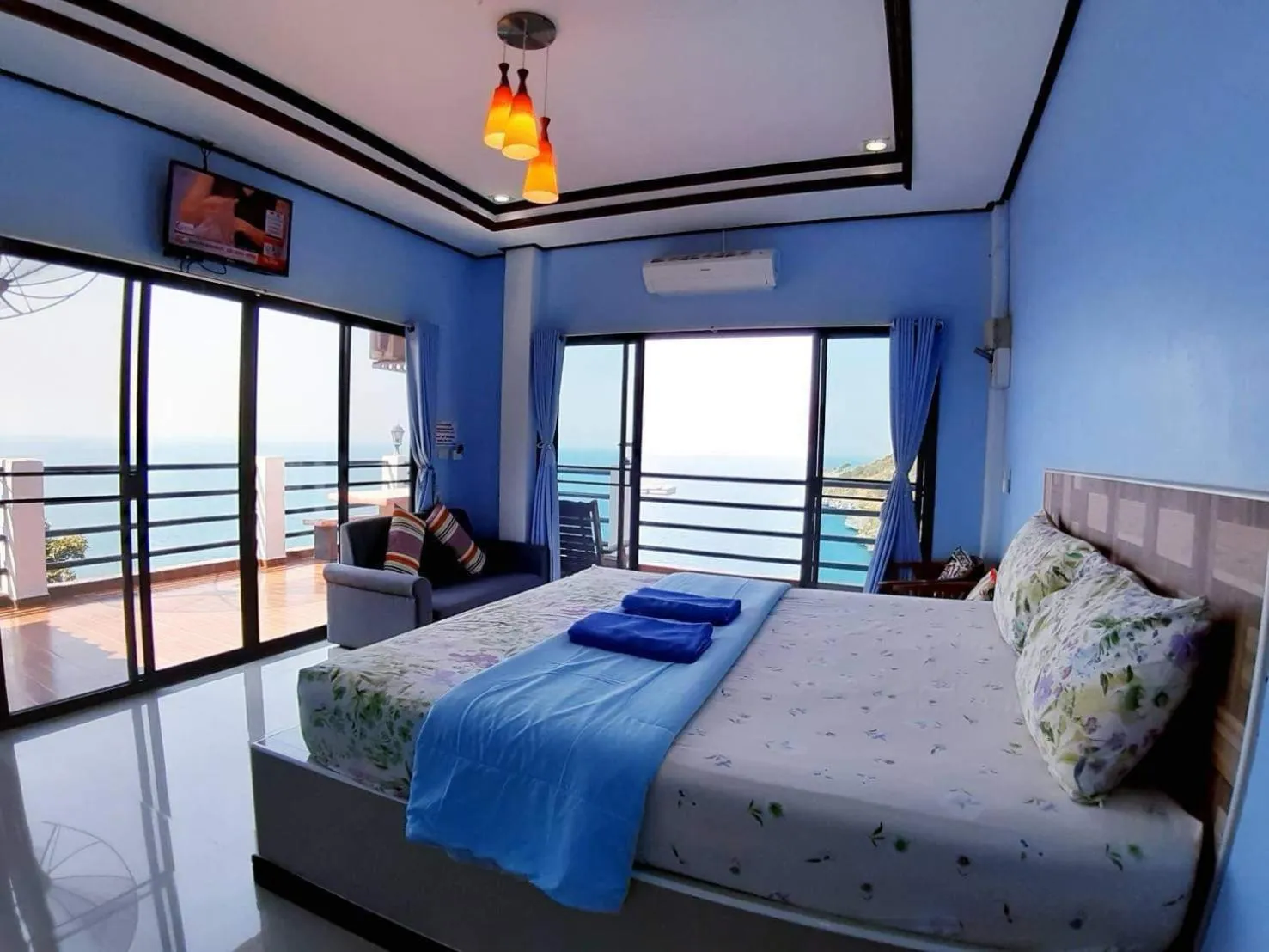 Bed in Ocean View Resort - Koh Sichang