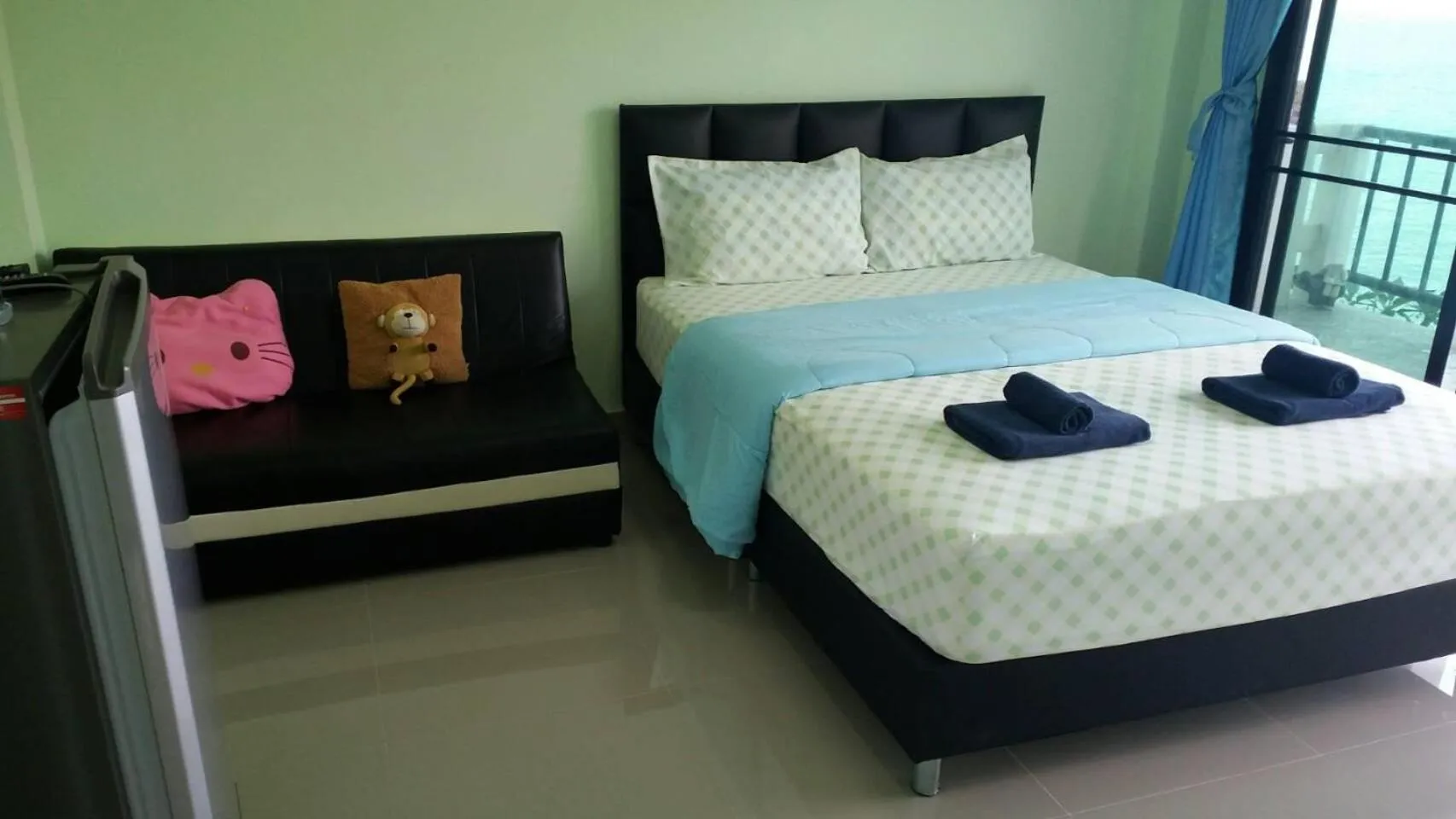 Bed in Ocean View Resort - Koh Sichang