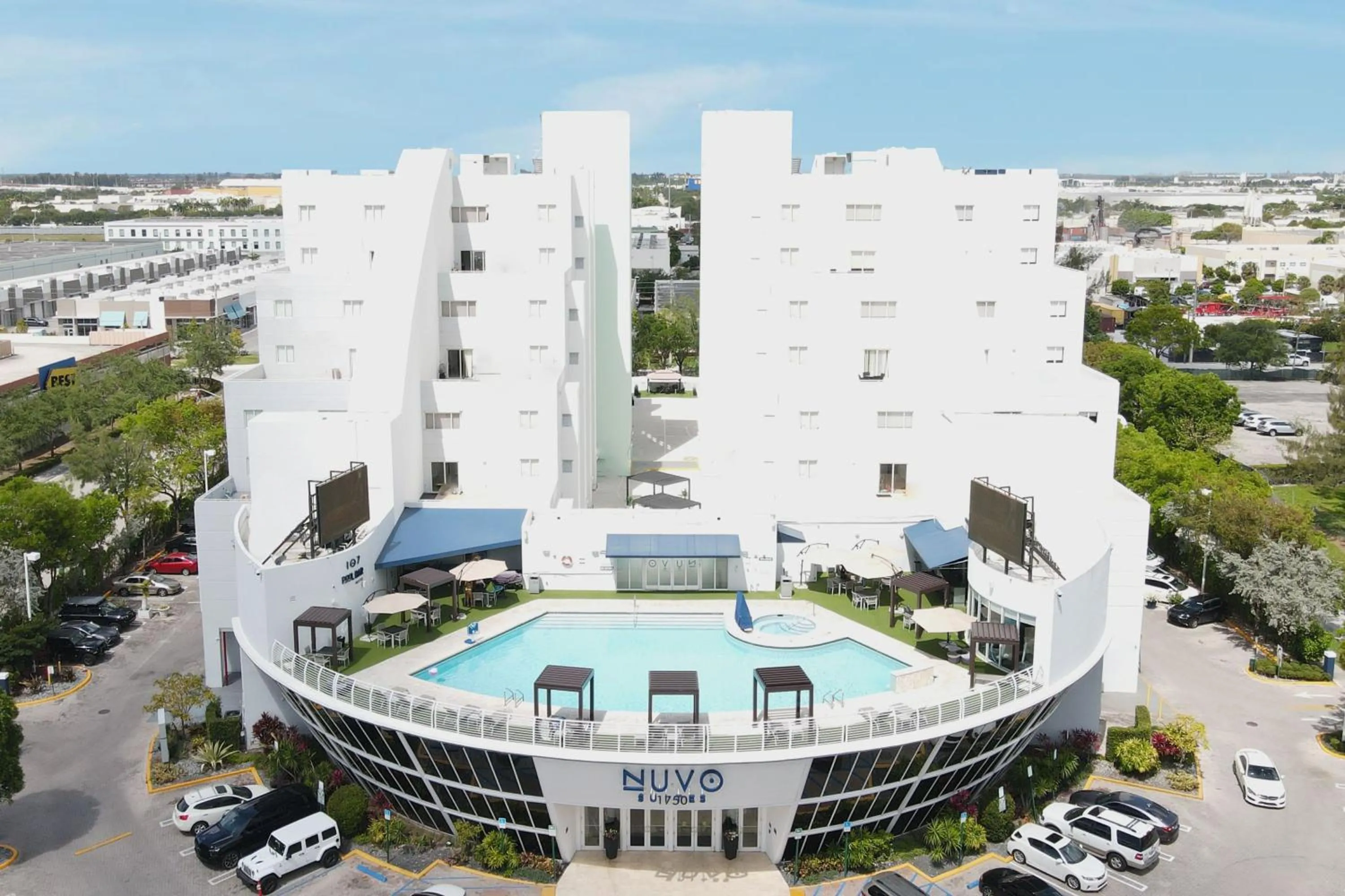 Property building in Nuvo Suites Hotel - Miami Doral