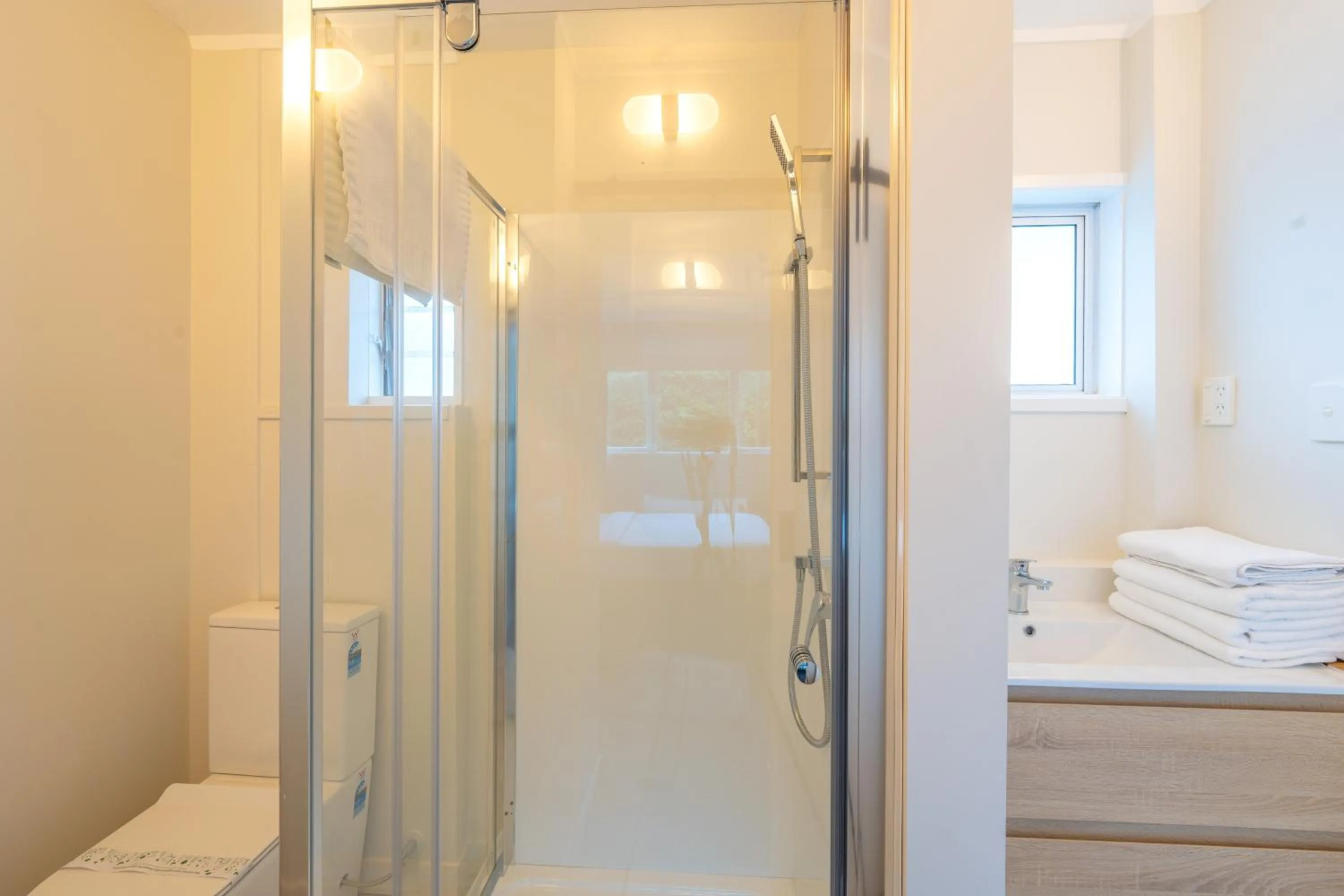 Bathroom in Ranfurly Evergreen Motel