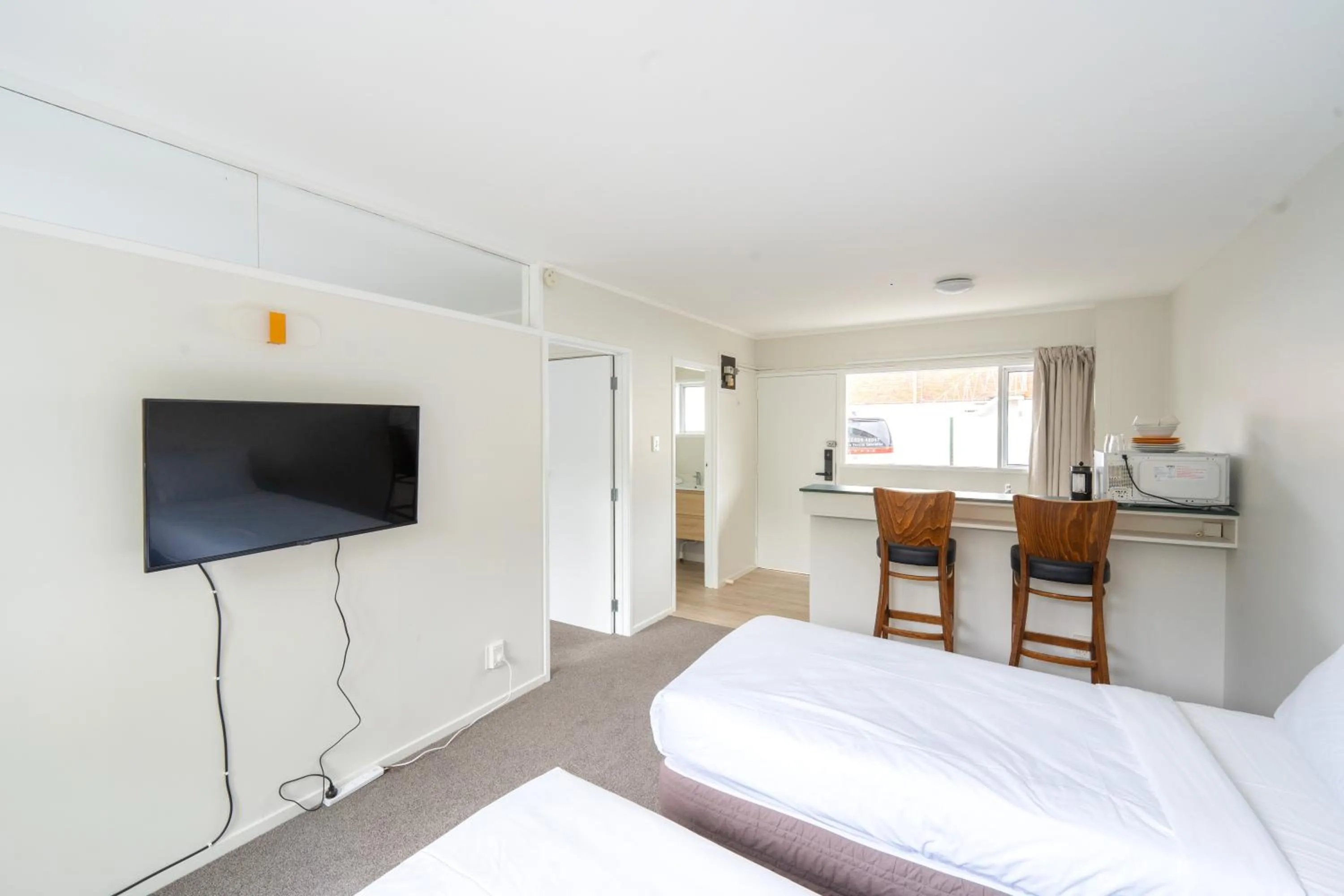 Communal lounge/ TV room, Bed in Ranfurly Evergreen Motel