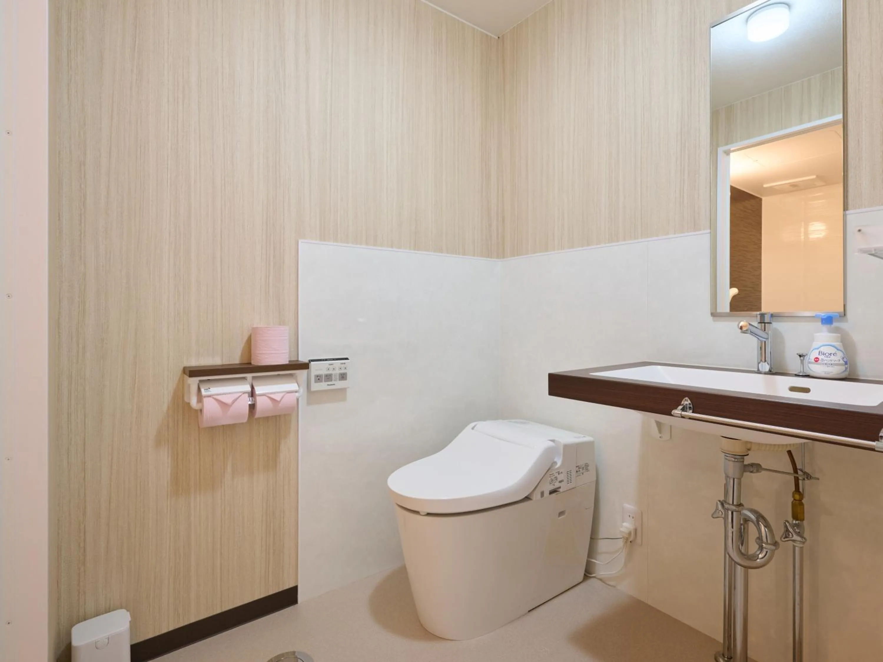 Toilet in Okasan Hotel