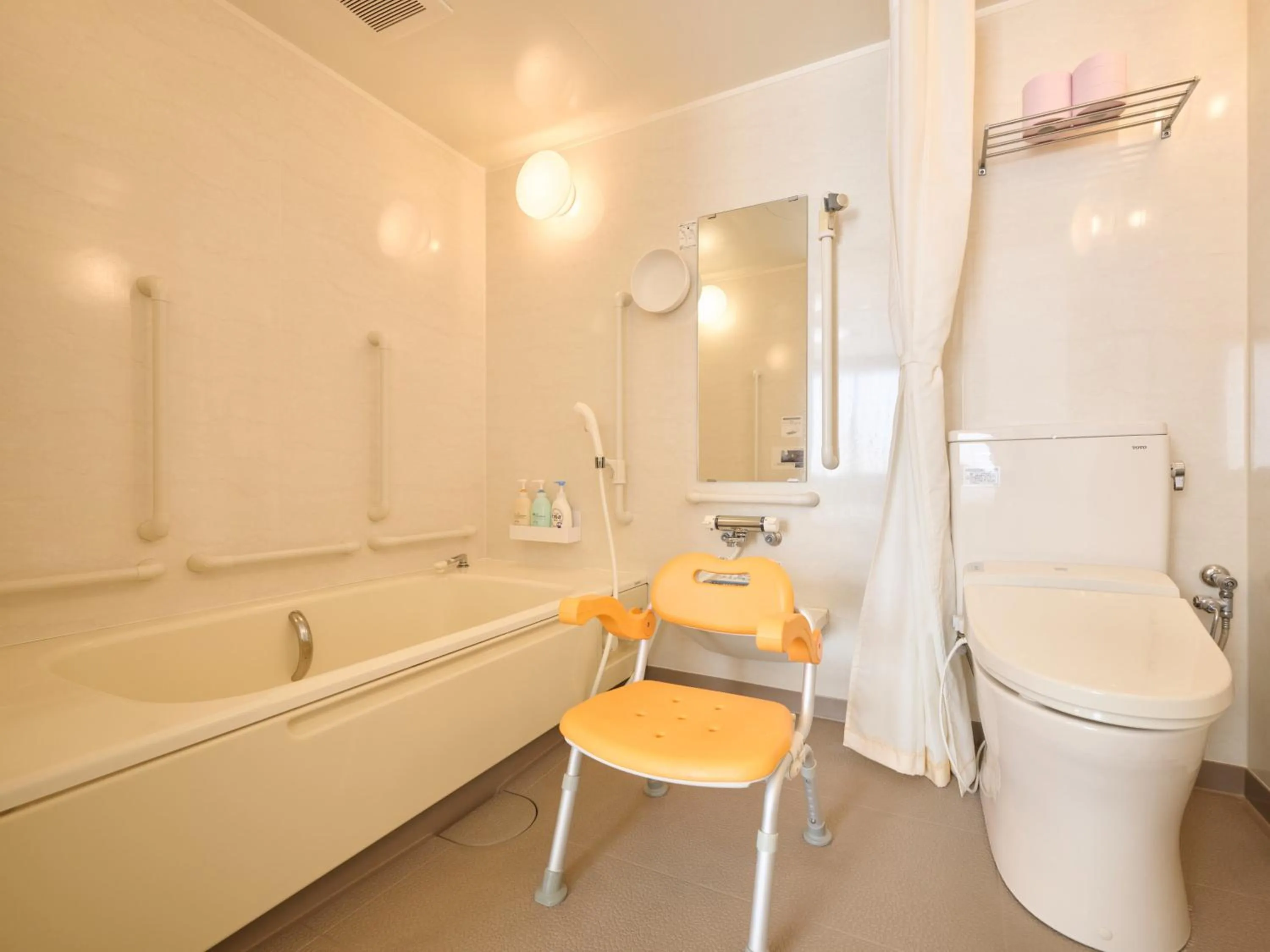 Toilet in Okasan Hotel