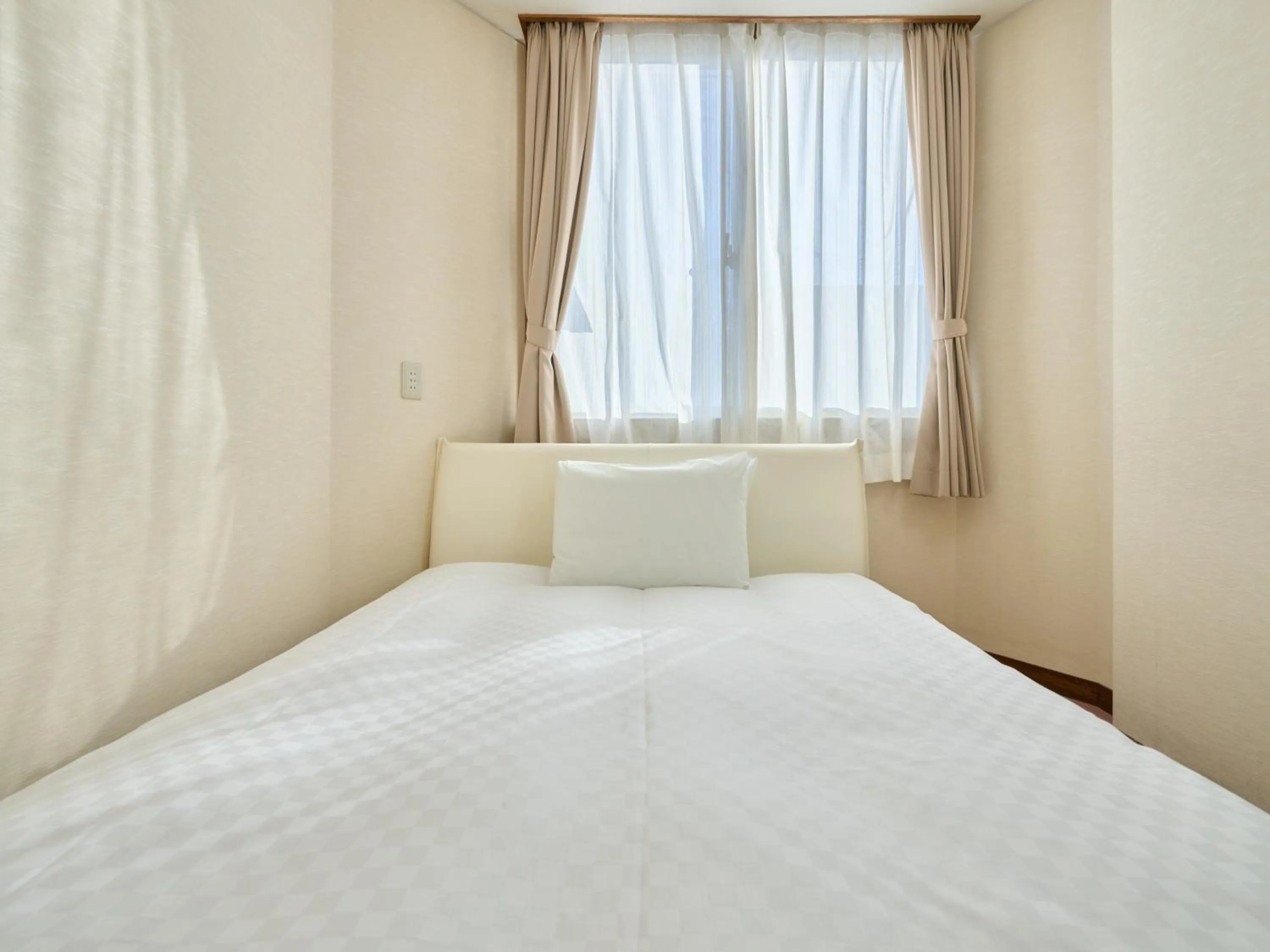 Photo of the whole room, Bed in Okasan Hotel