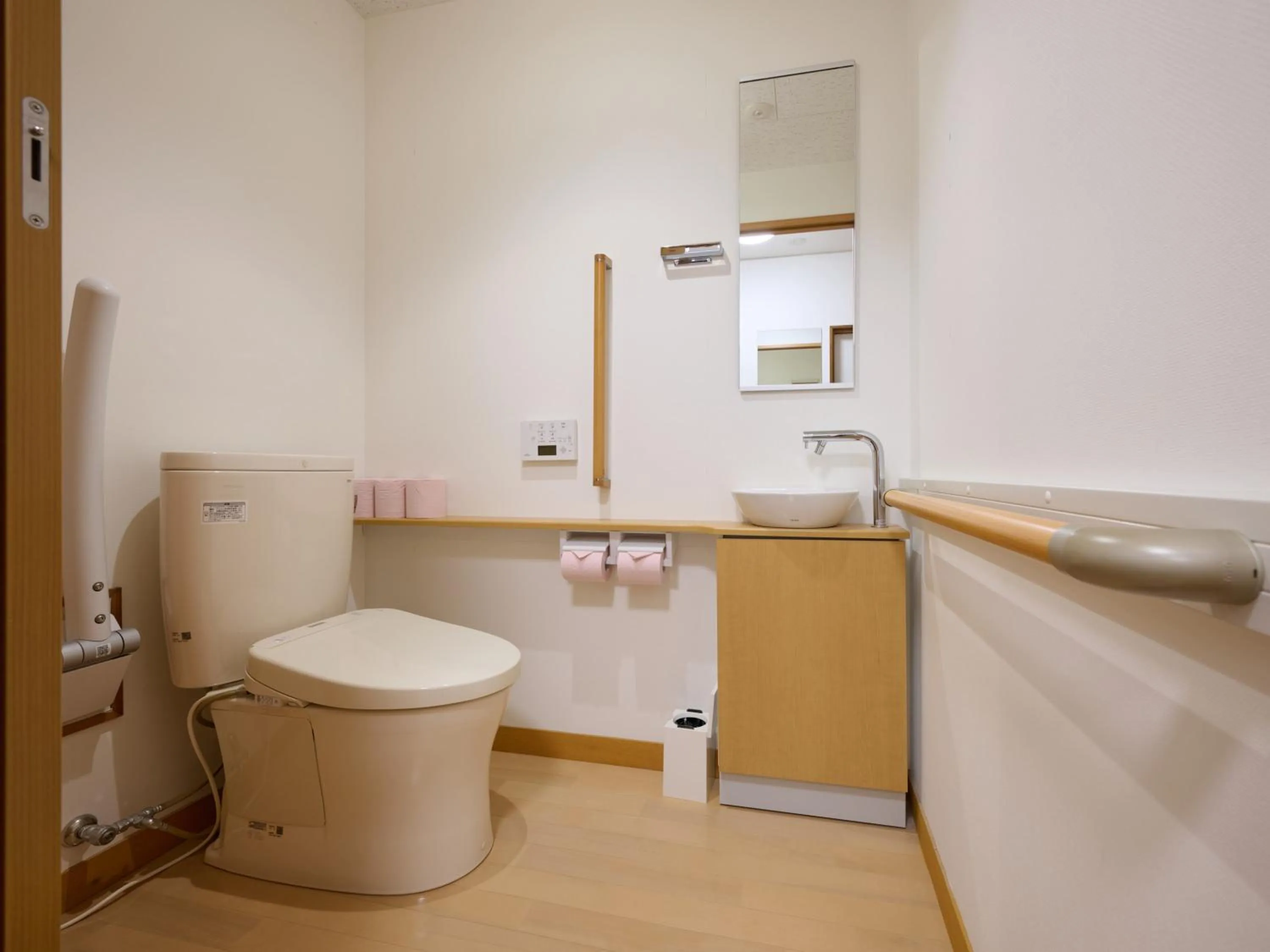 Toilet in Okasan Hotel