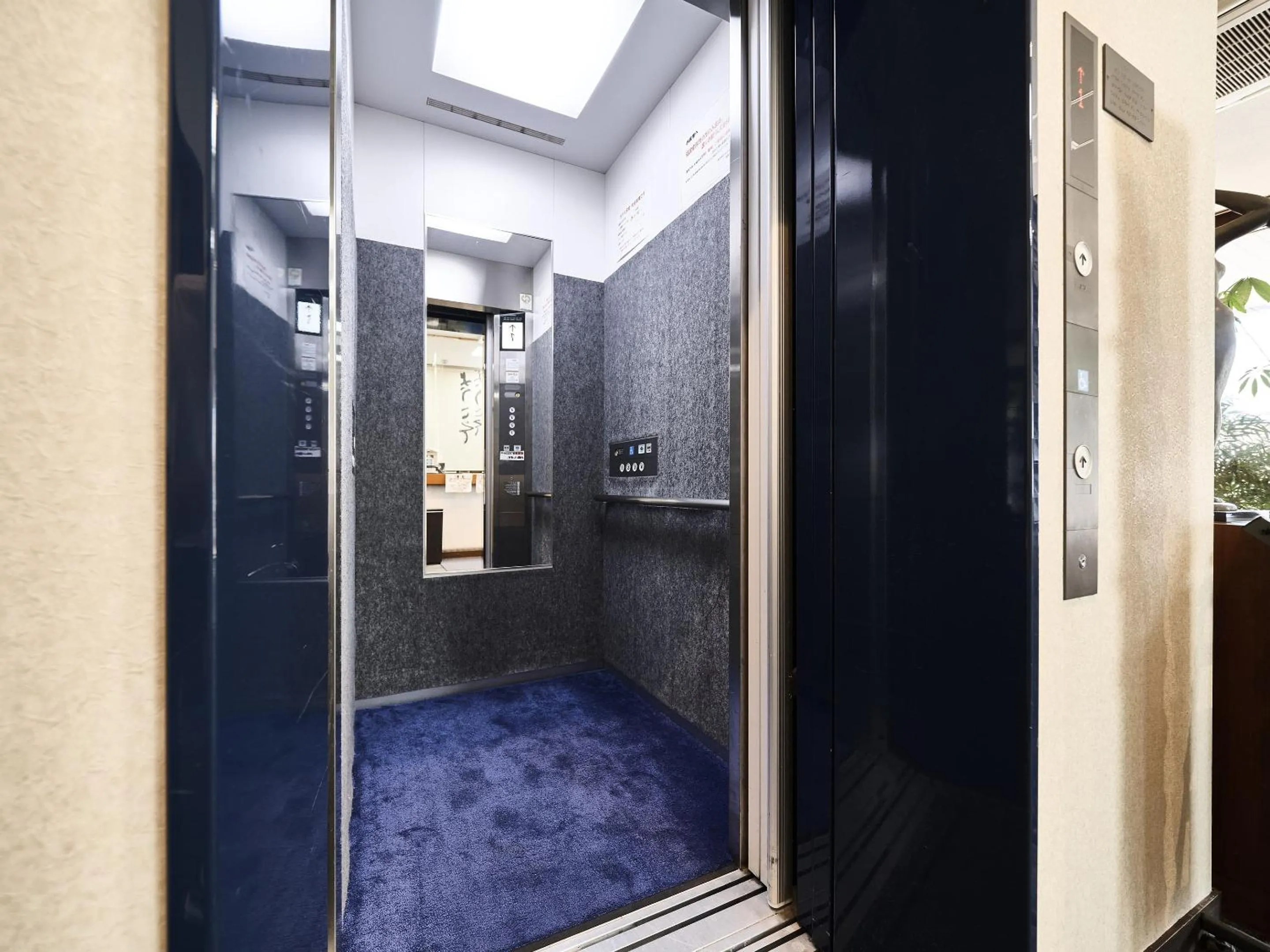 Area and facilities in Okasan Hotel