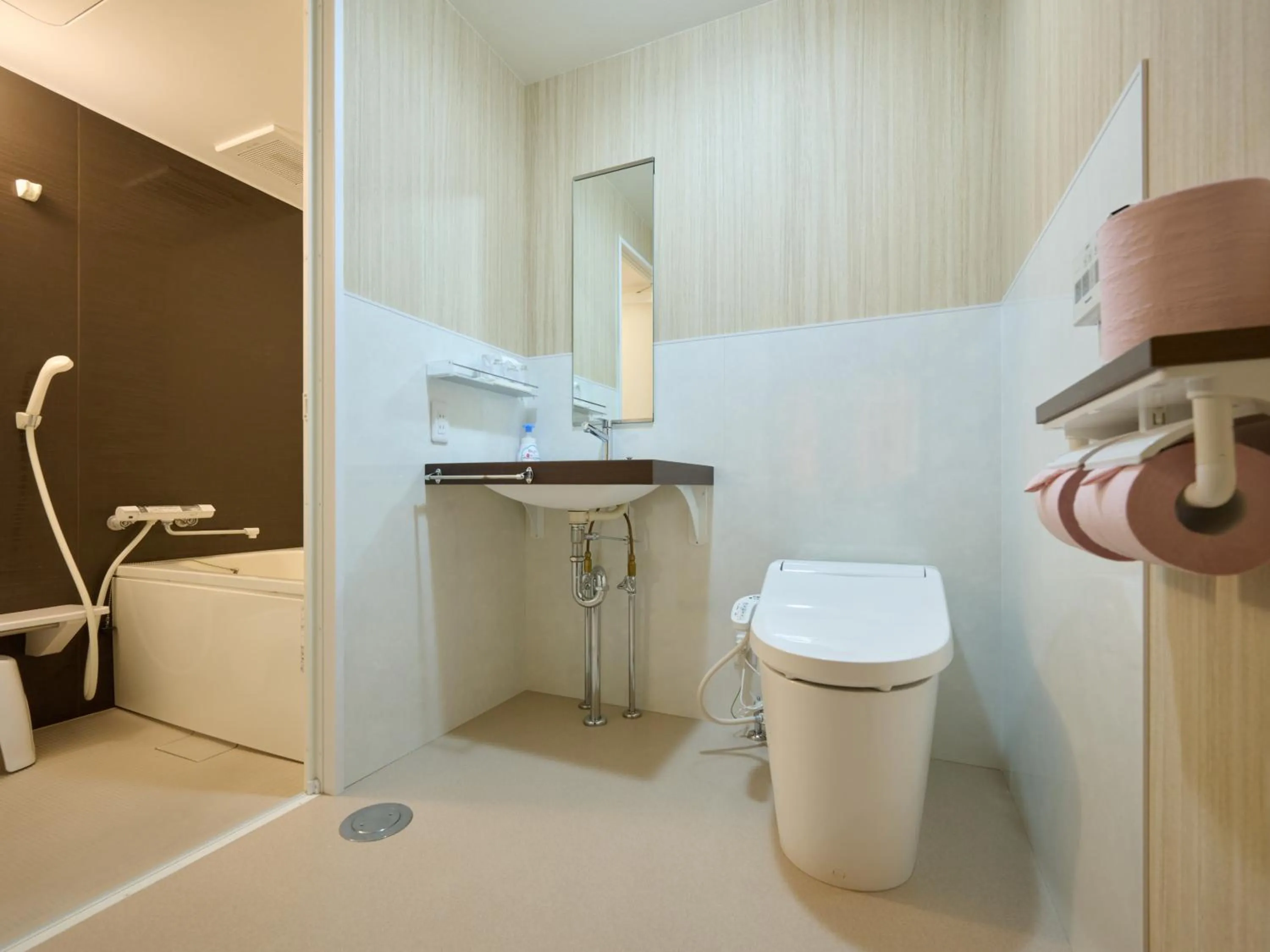 Toilet in Okasan Hotel