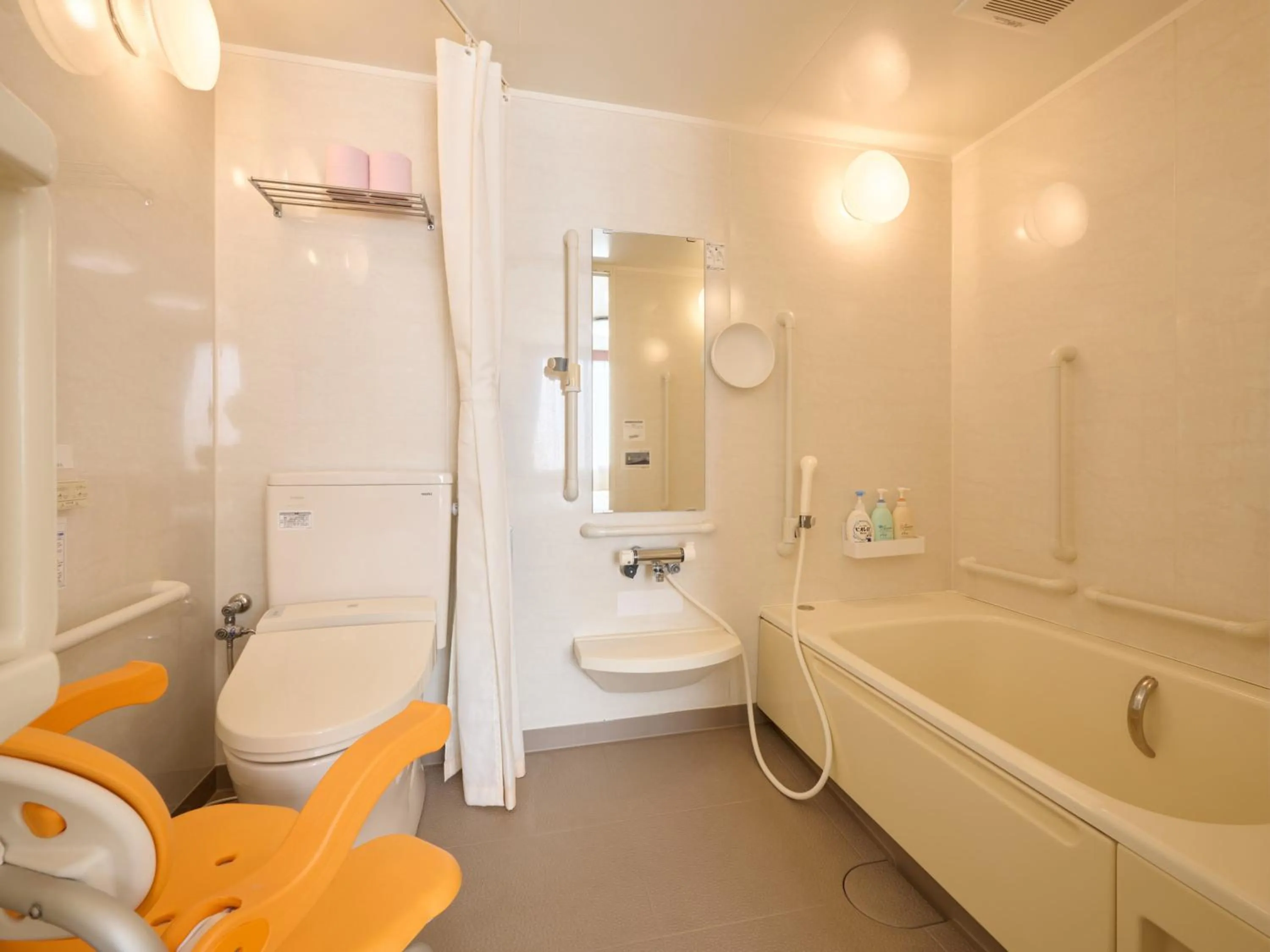 Toilet in Okasan Hotel