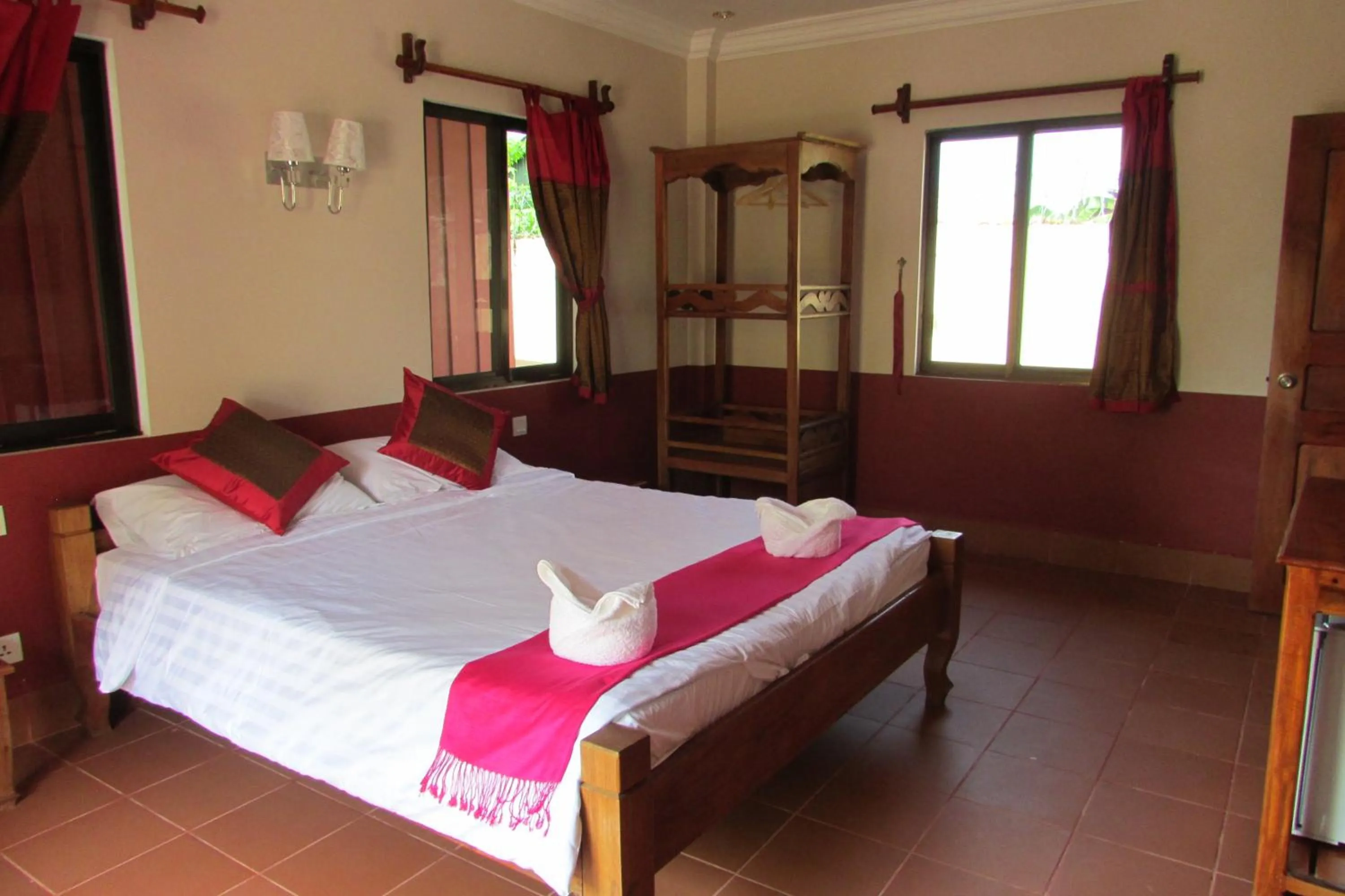 Photo of the whole room, Bed in Phoumrumduol Bungalow