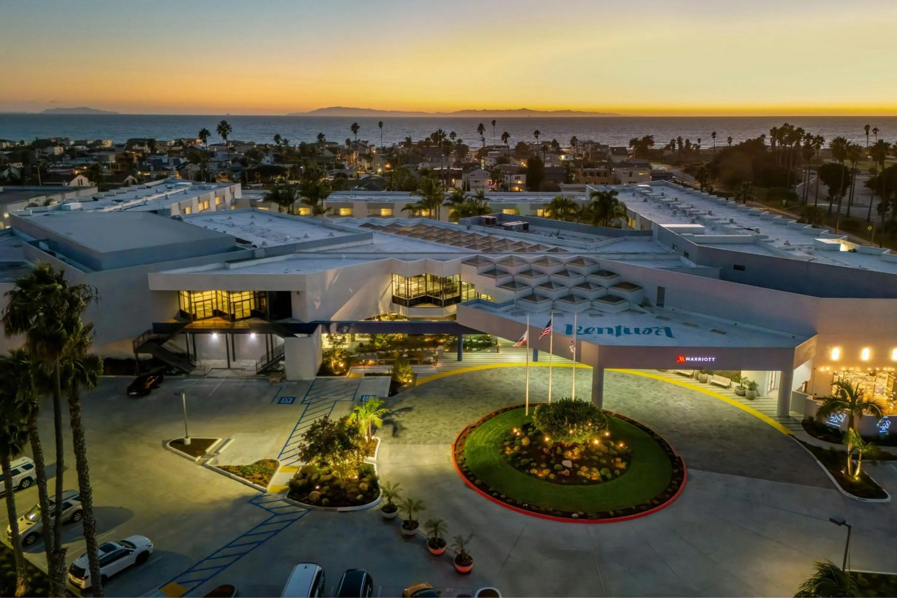 Property building in Ventura Beach Marriott