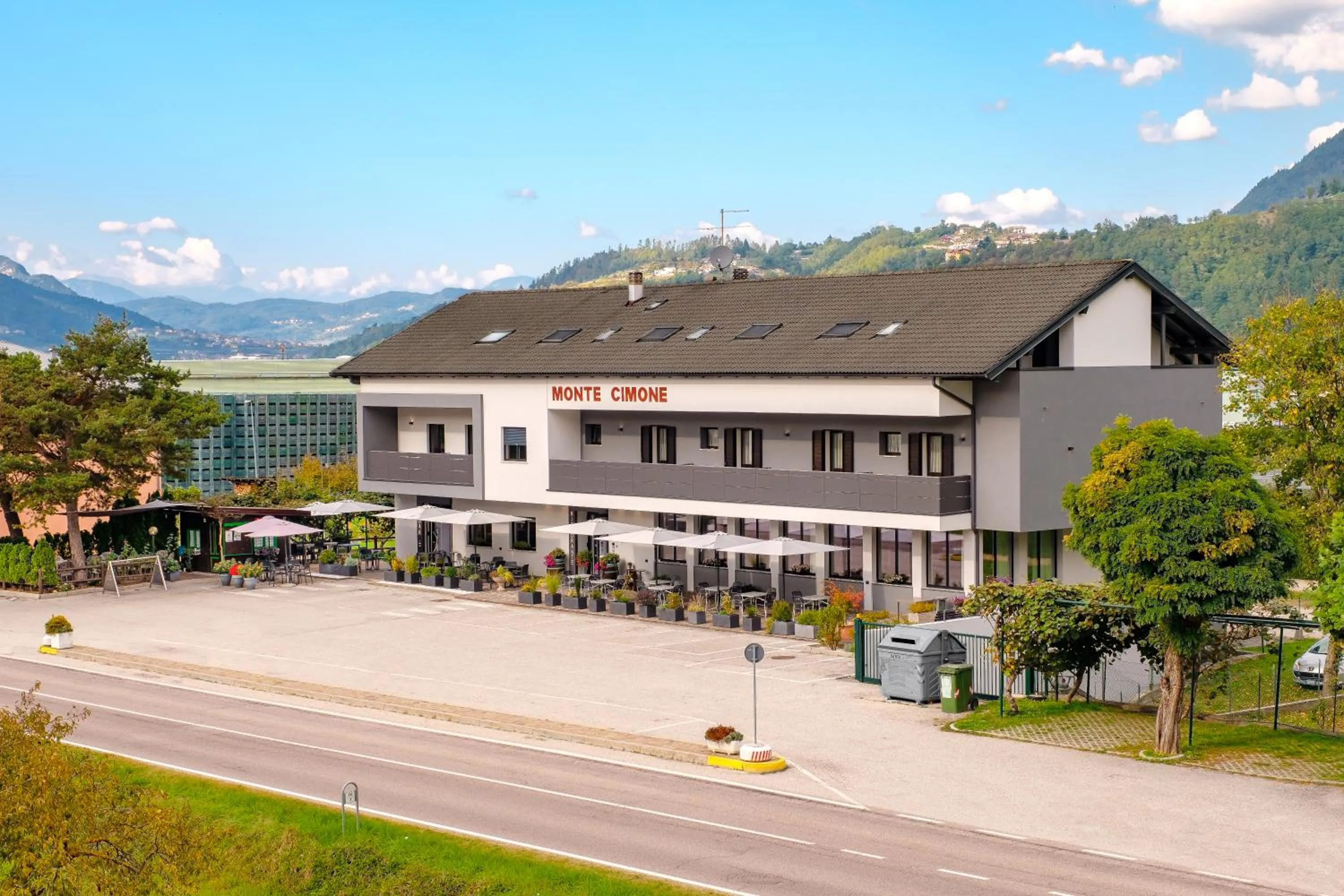 Property building in Hotel Monte Cimone